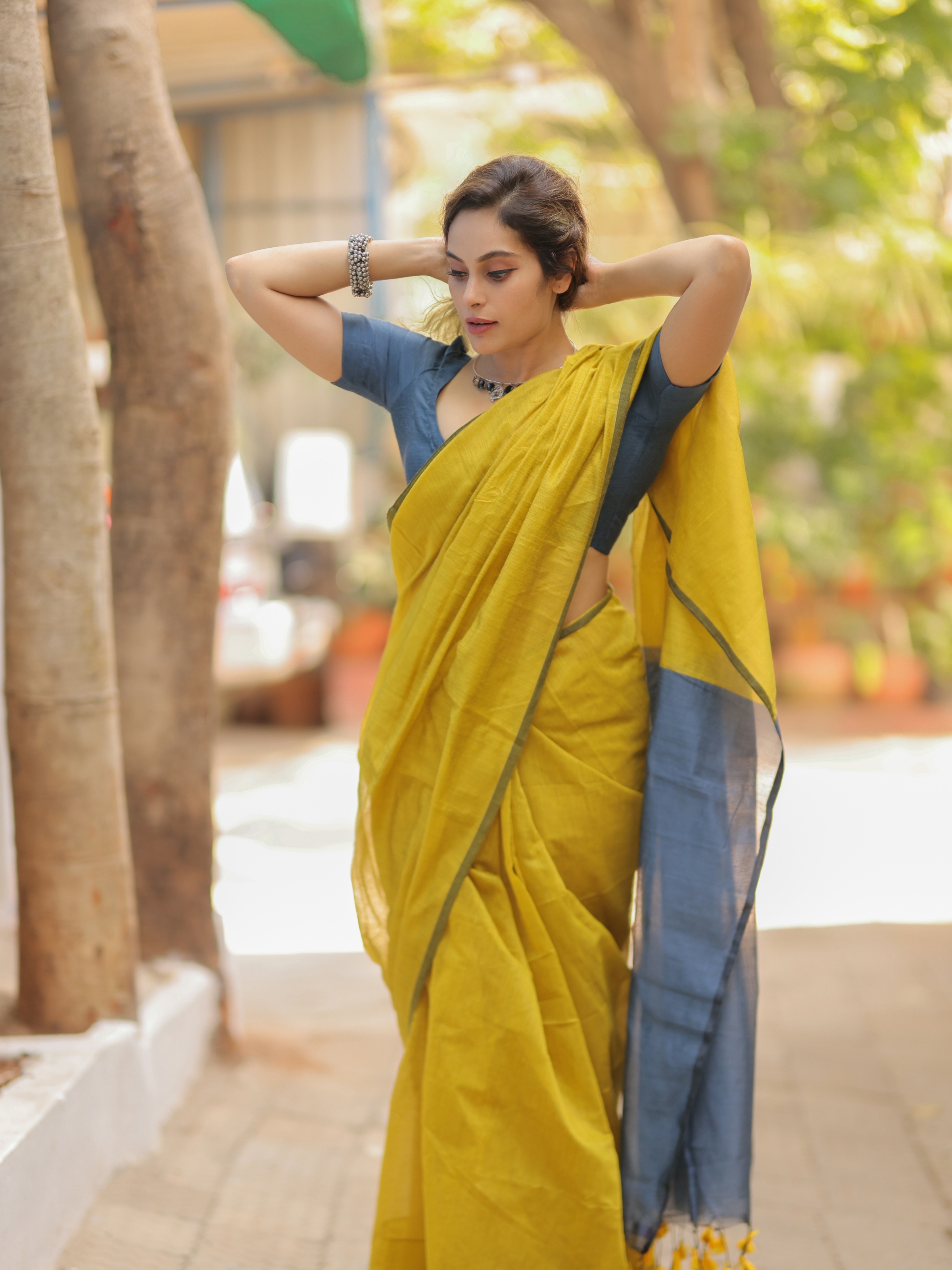 Bhaang (Handwoven Cotton And Silk Weaving Saree + Unstitched Blouse Piece)