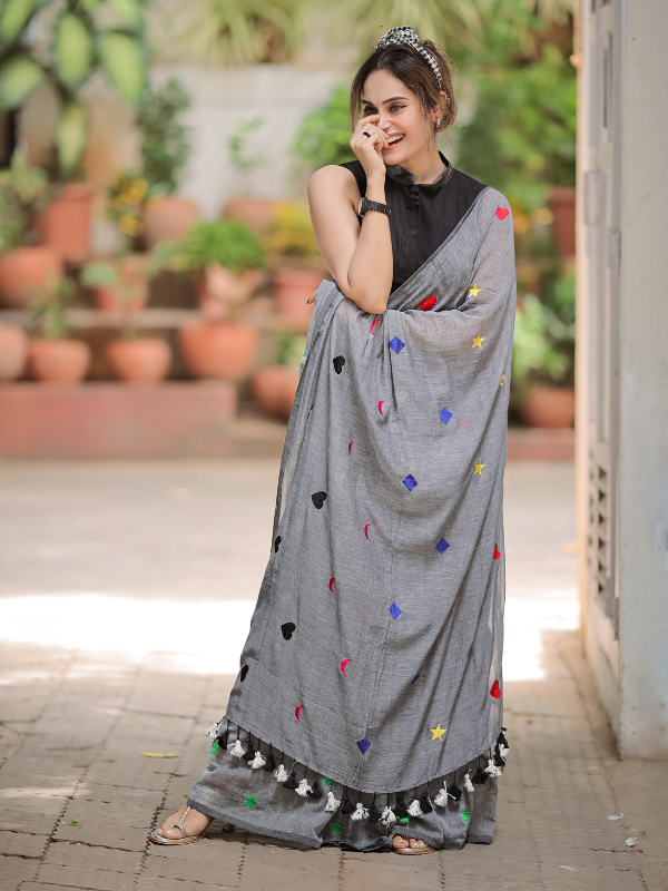 Selfie Stunner (Hand Embroidery Mul Mul Cotton Saree)