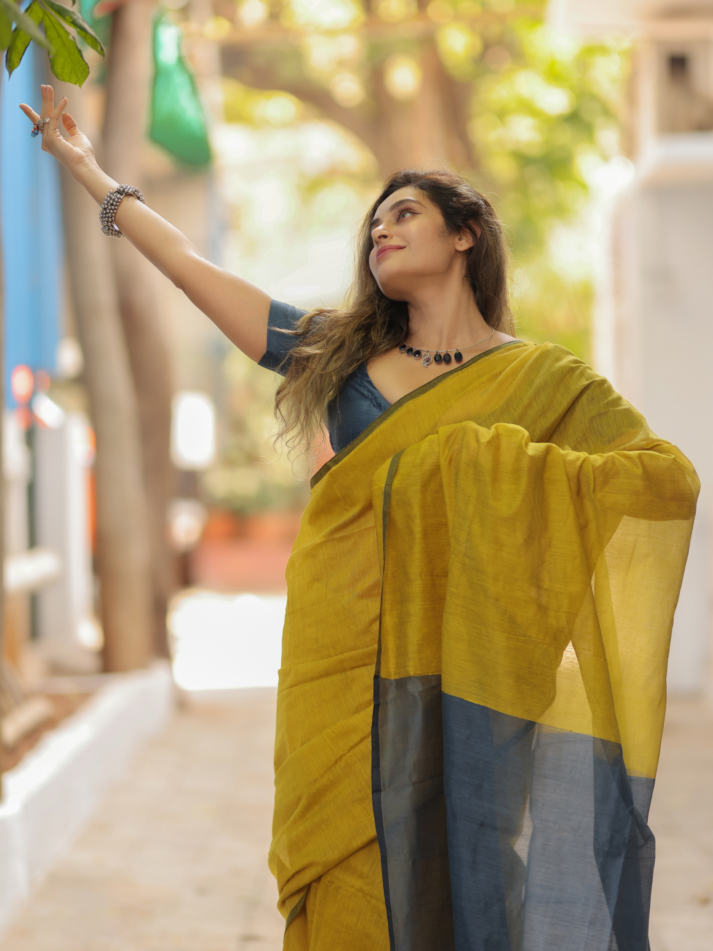 Bhaang (Handwoven Cotton And Silk Weaving Saree + Unstitched Blouse Piece)