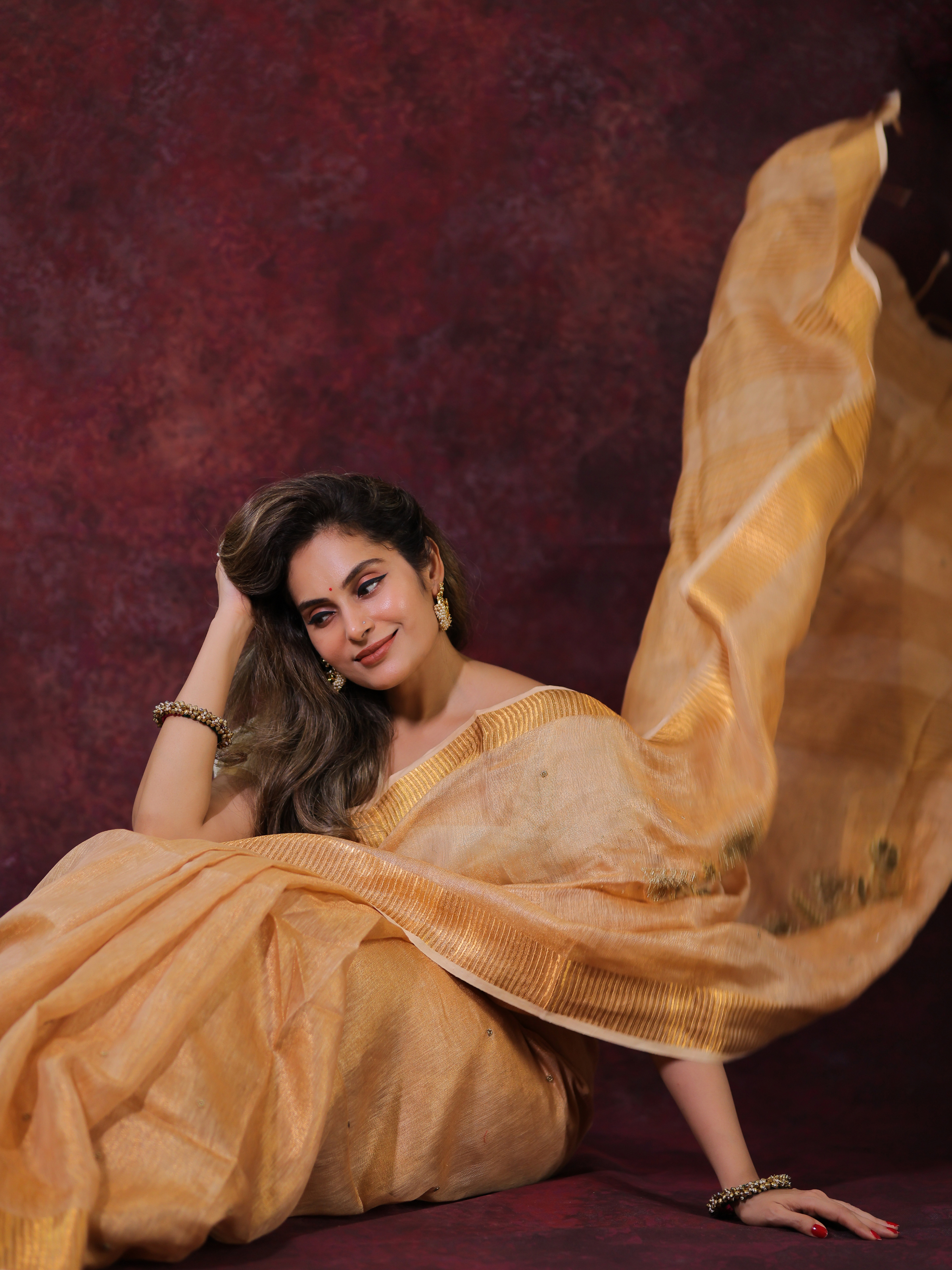 Kunefe (Tissue Silk Saree + Unstitched Blouse Piece)