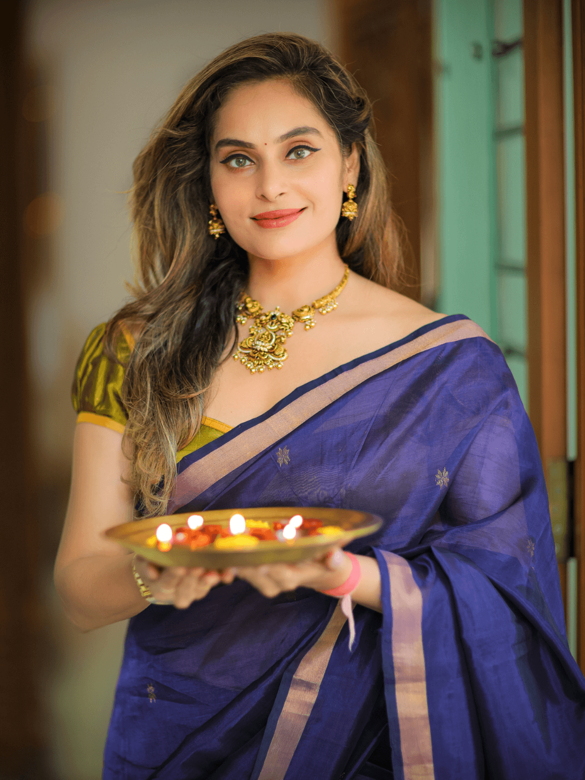 Shubhi (Pure Pattu Saree Handwoven + Blouse Piece)