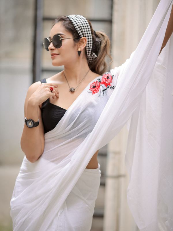 Social Chic (Hand Embroidery Mul Mul Cotton Saree)