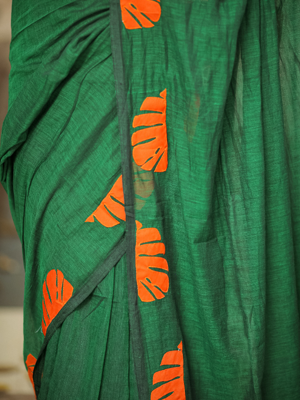Comment Queen (Hand Embroidery Mul Mul Cotton Saree)