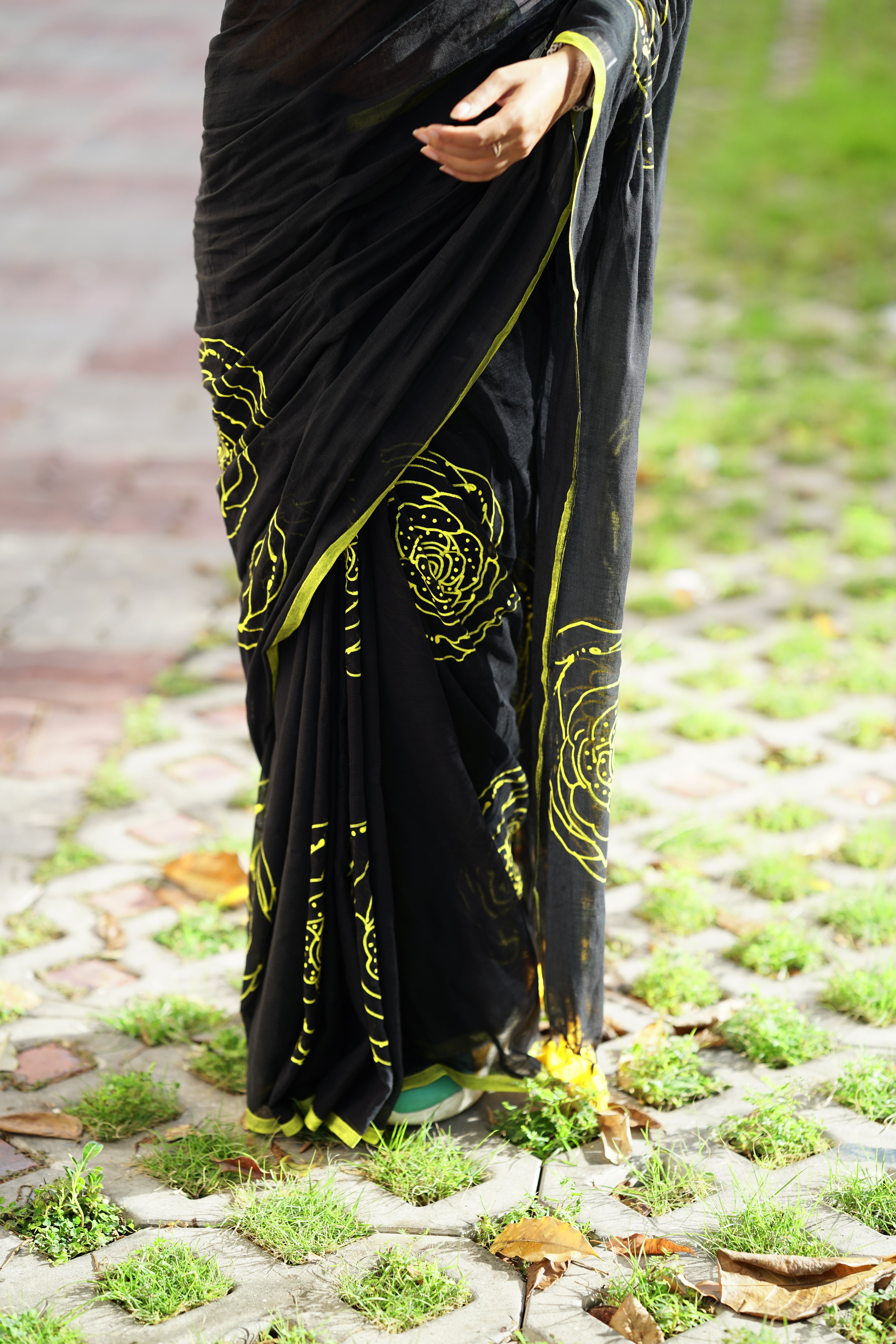 Midnight Neon Bloom (Mul Cotton Saree)