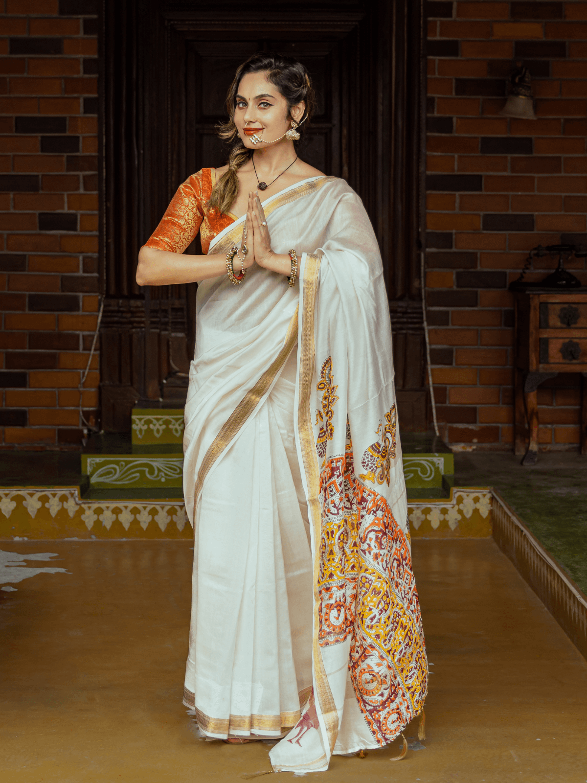 Manjari (Saree + Unstitched Blouse Piece)