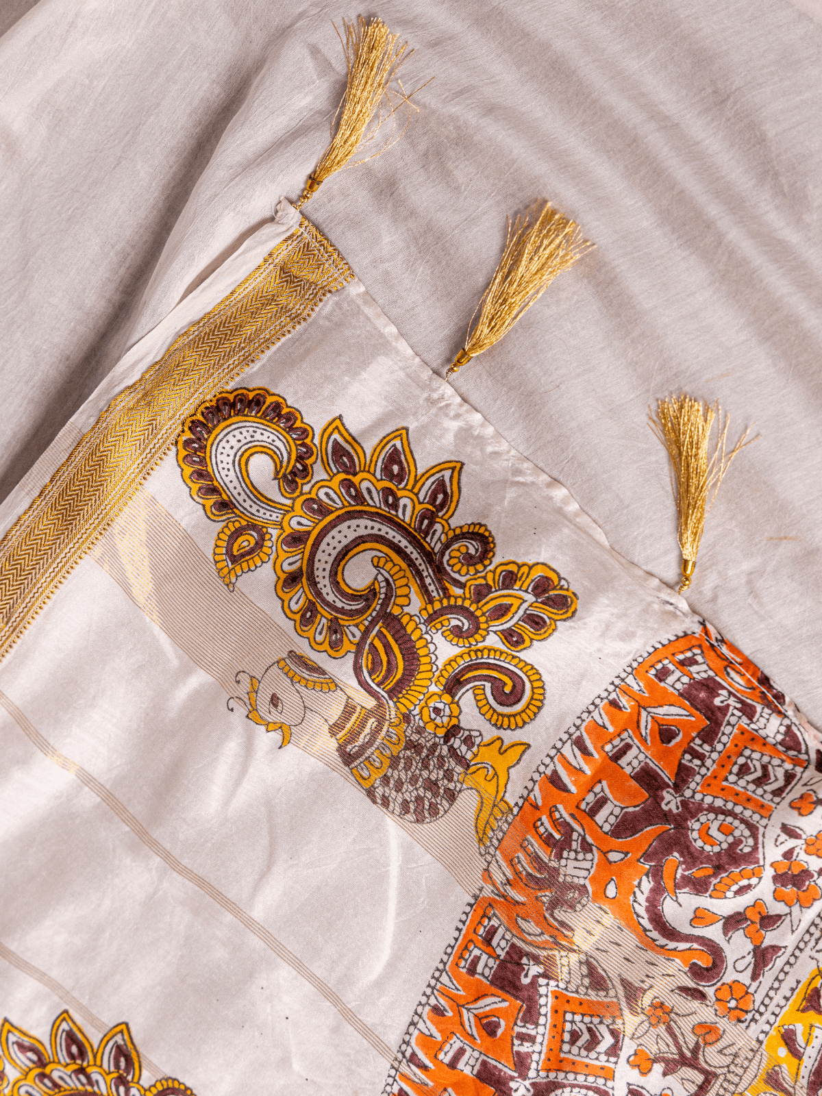 Manjari (Saree + Unstitched Blouse Piece)