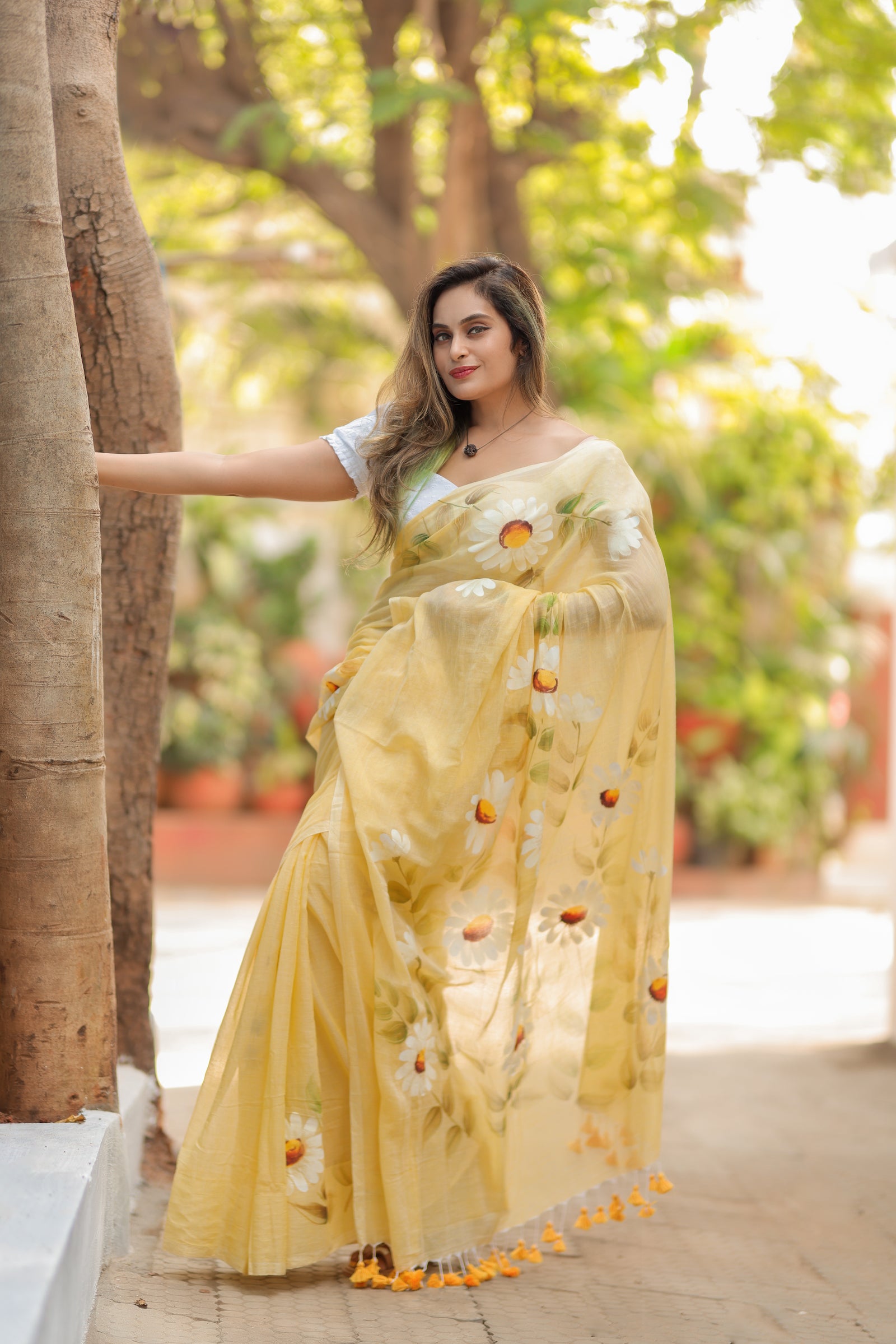 Hum Tum (Pure HAND PAINTED Mul Cotton Saree + Unstitched Blouse Piece)