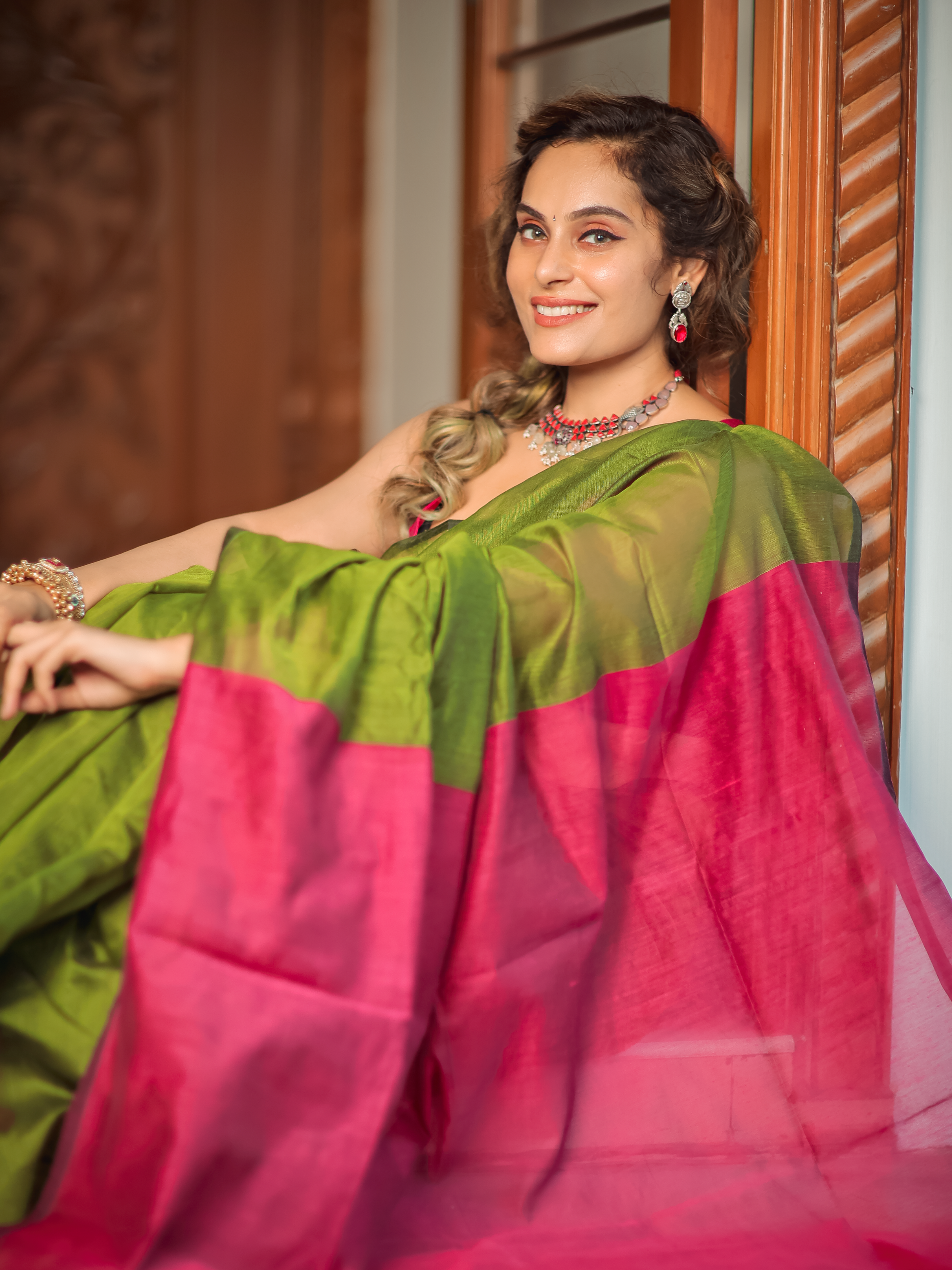 Rang De (Handwoven Cotton And Silk Weaving Saree + Unstitched Blouse Piece)