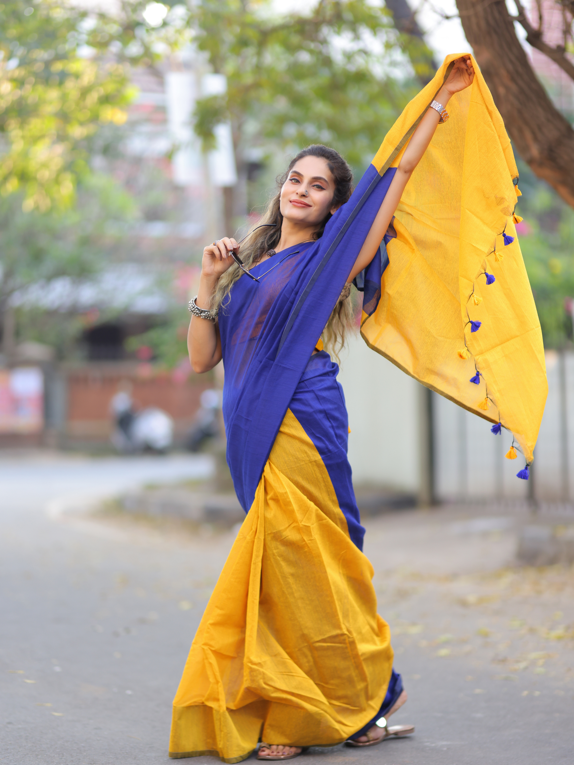 Rang Barse (Handwoven Cotton And Silk Weaving Saree + Unstitched Blouse Piece)