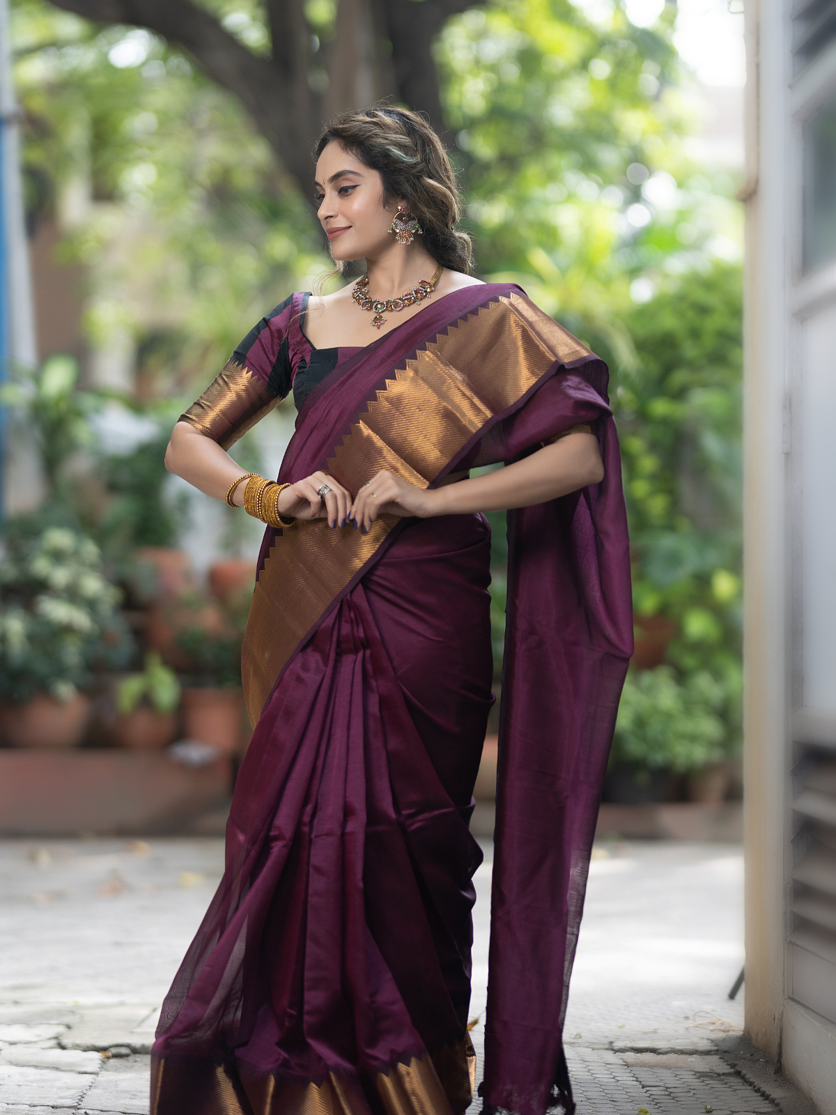 Pankhuri (Handwoven Silk Cotton Saree + Running Blouse Fabric)