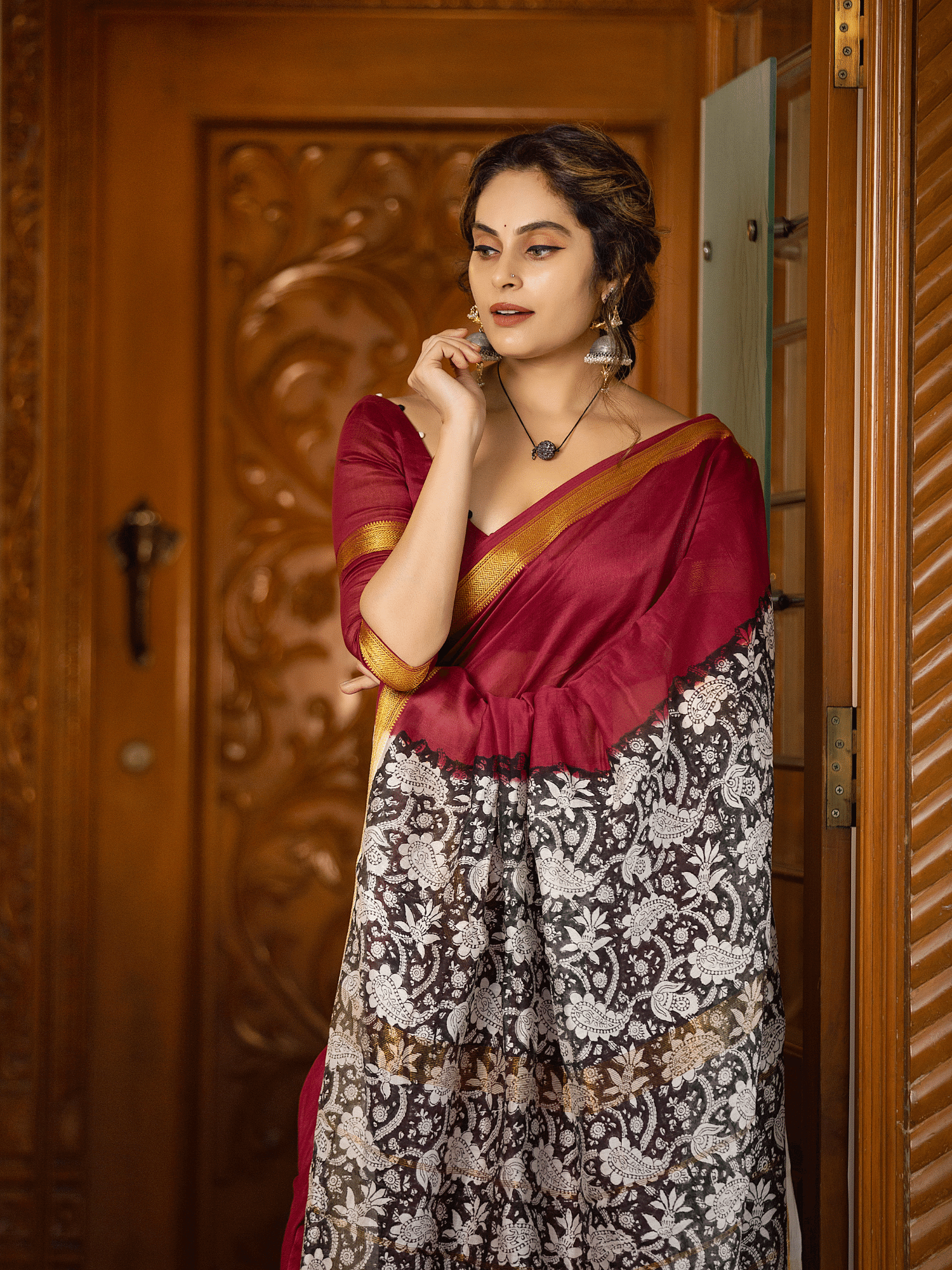 Black Beauty (Saree + Unstitched Blouse Piece)