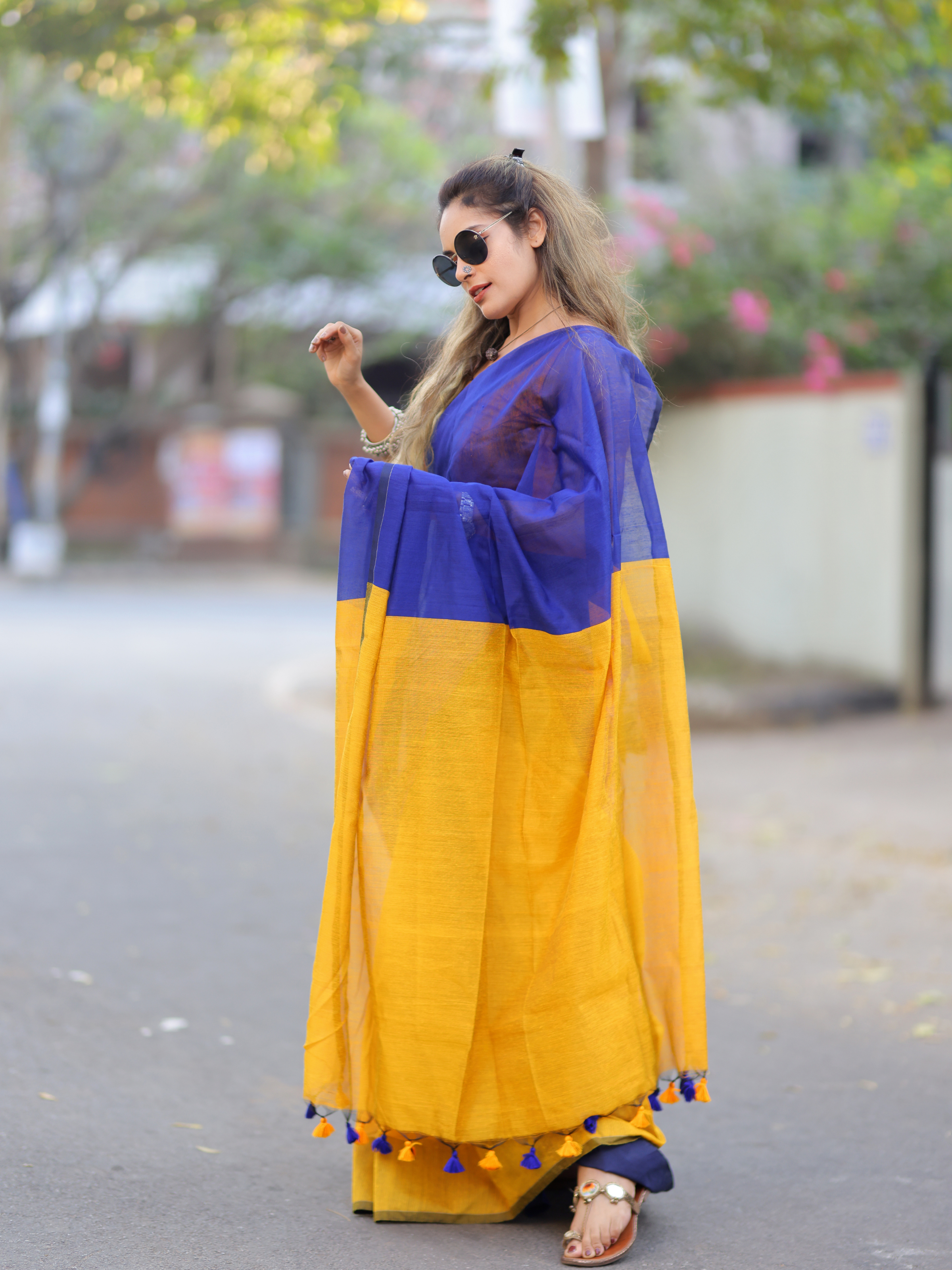 Rang Barse (Handwoven Cotton And Silk Weaving Saree + Unstitched Blouse Piece)