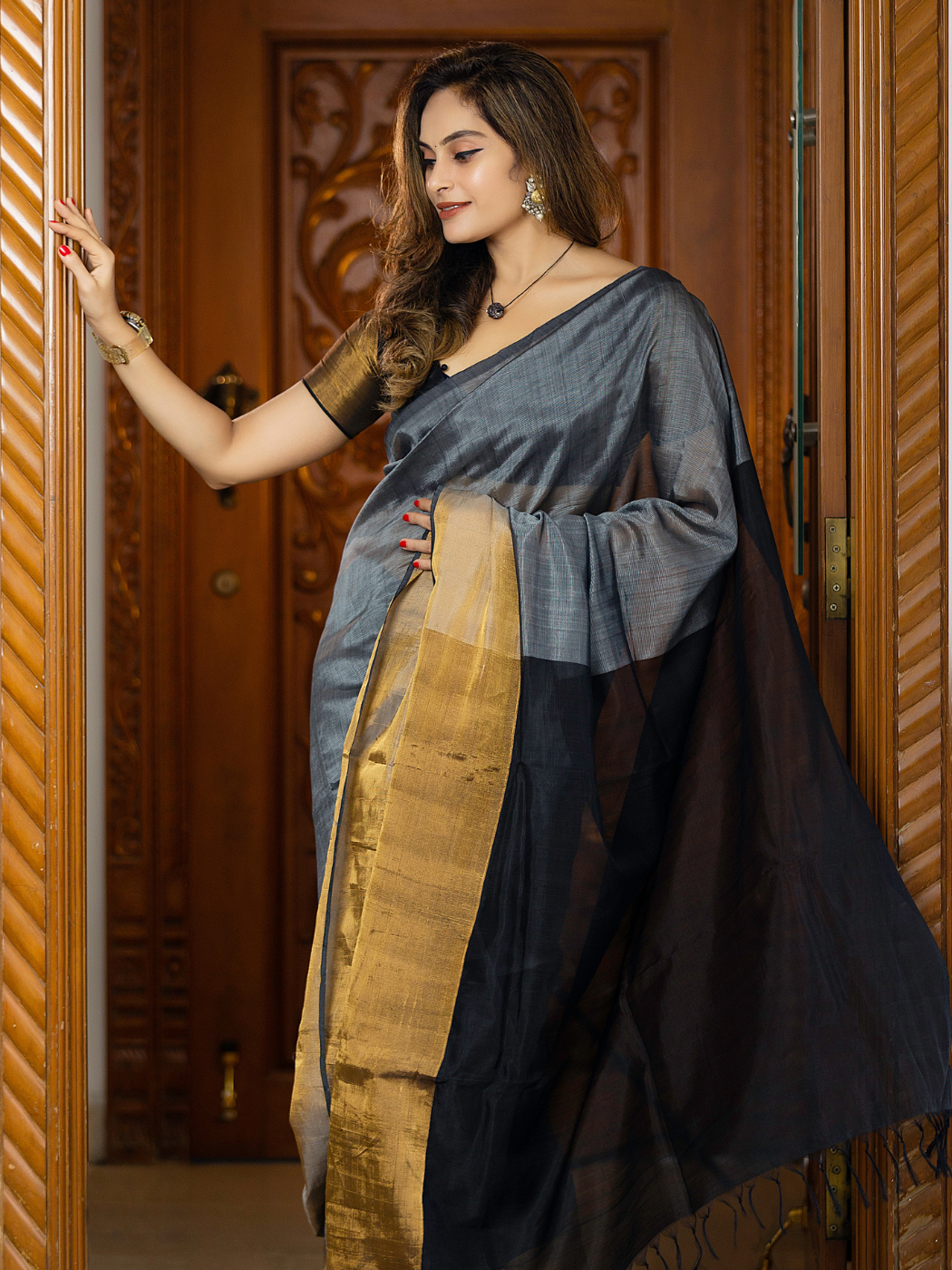 Ishika (Handwoven Silk Cotton Saree + Blouse Piece)