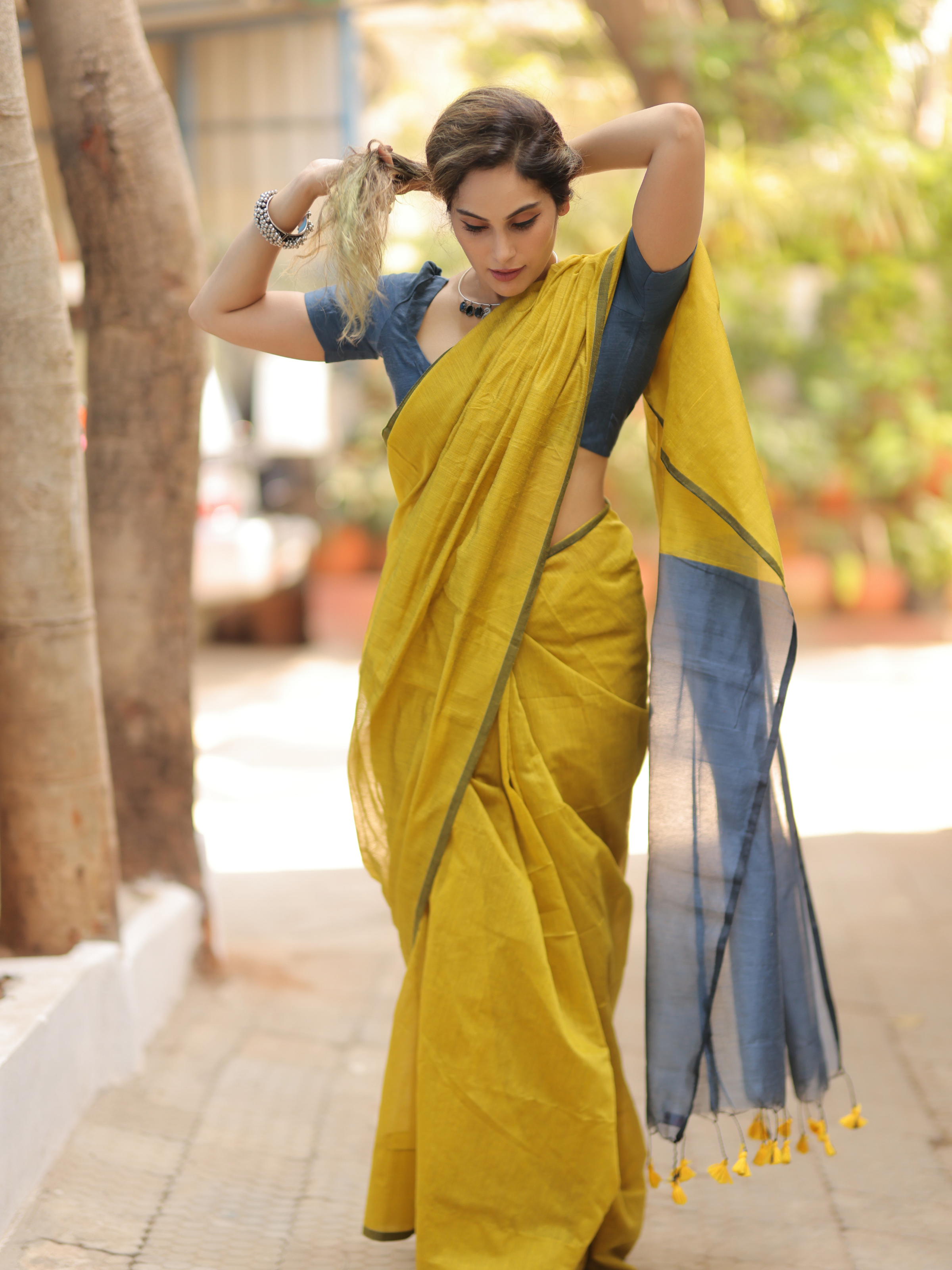 Bhaang (Handwoven Cotton And Silk Weaving Saree + Unstitched Blouse Piece)