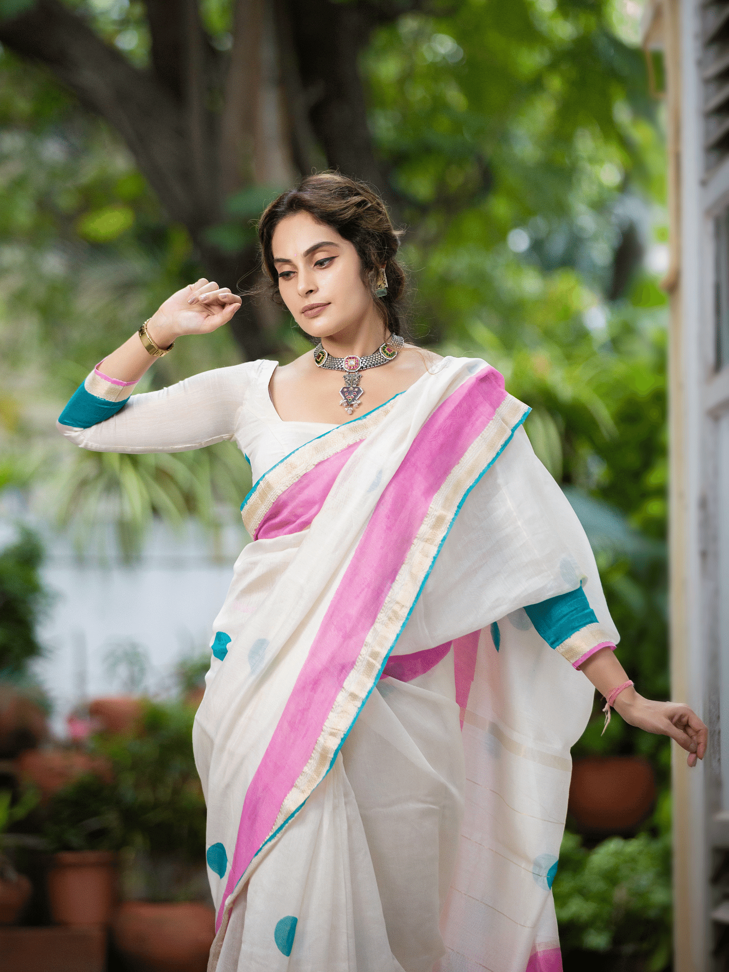 Light Pink Embroidered Saree With Off White Blouse Design by Charkhee at  Pernia's Pop Up Shop 2024