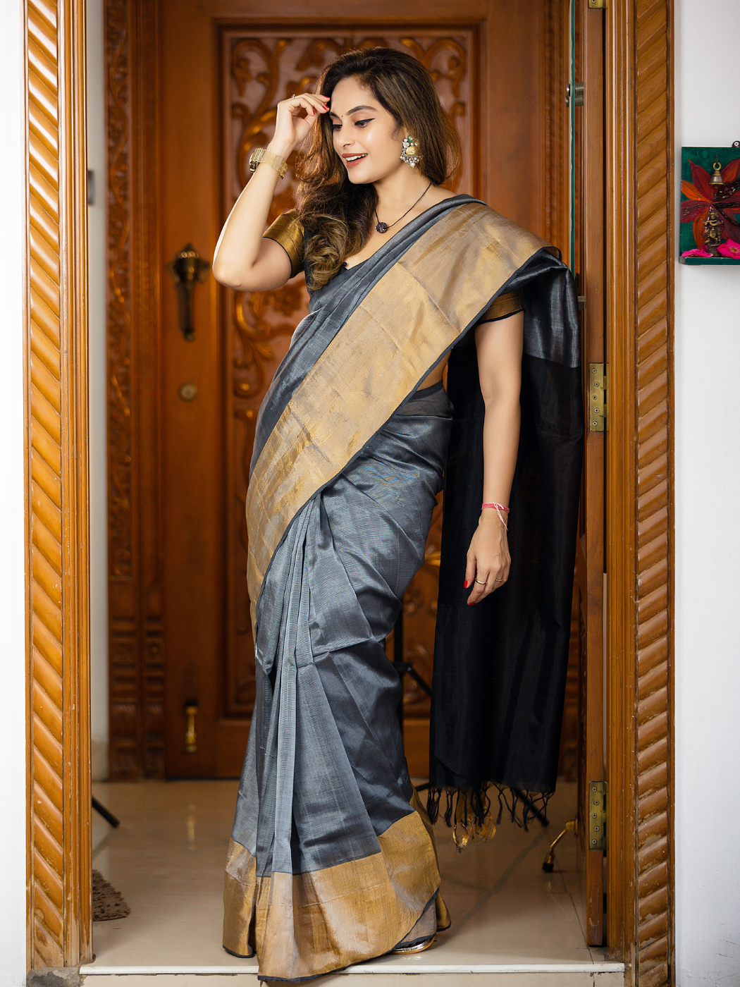 Ishika (Handwoven Silk Cotton Saree + Blouse Piece)