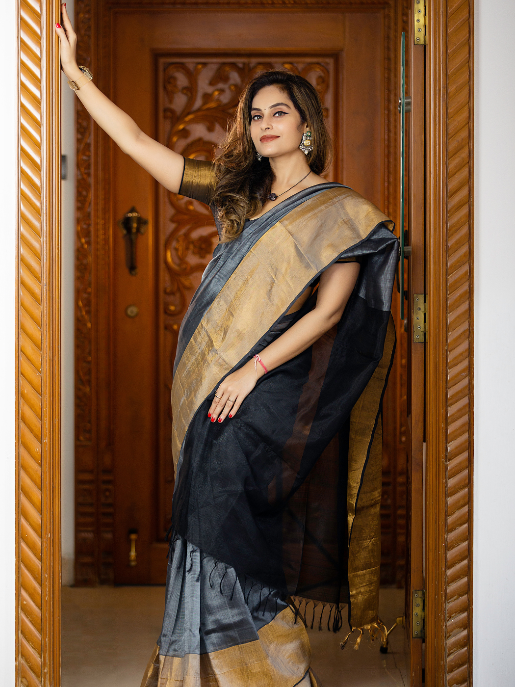 Ishika (Handwoven Silk Cotton Saree + Blouse Piece)