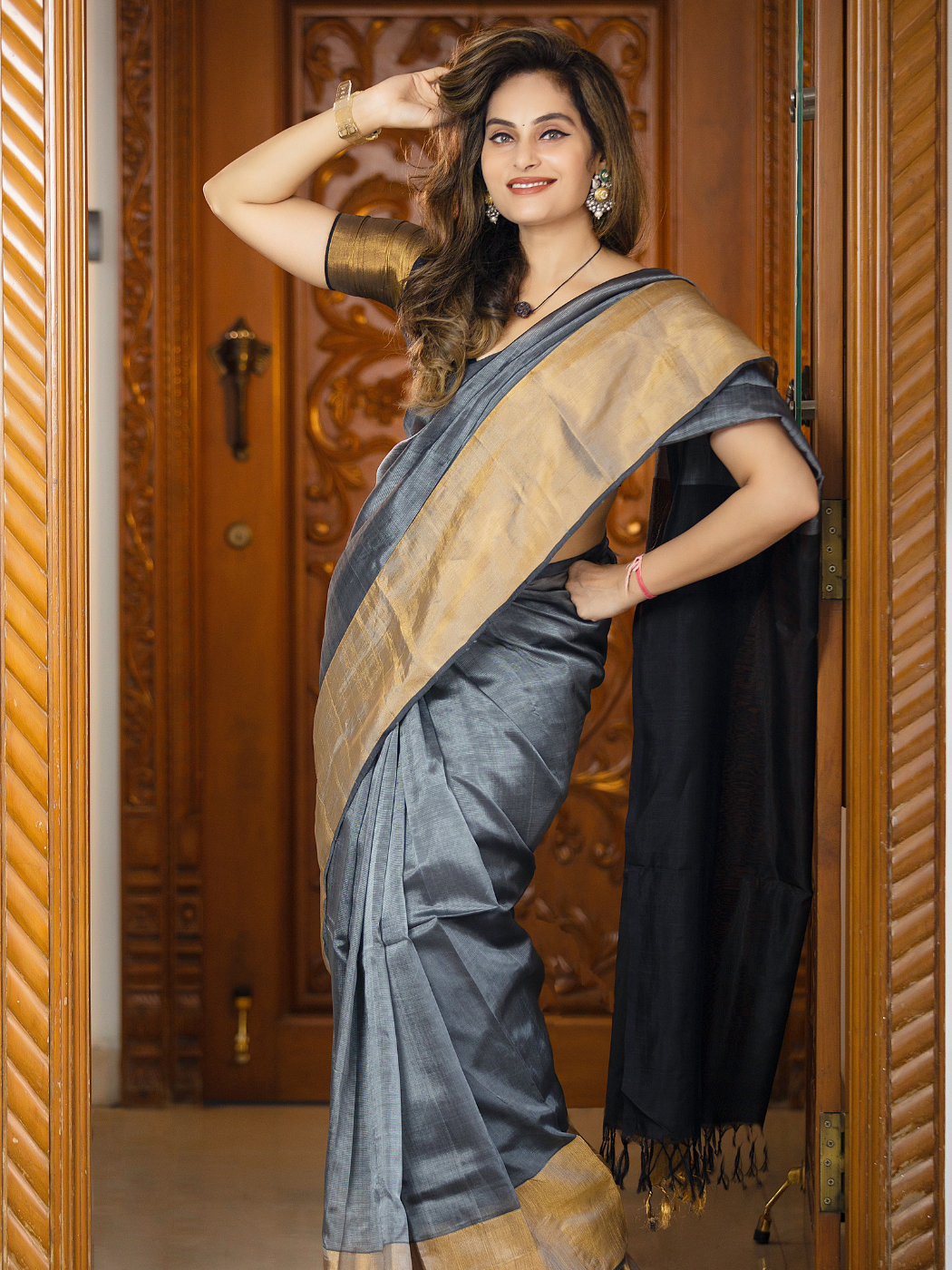 Ishika (Handwoven Silk Cotton Saree + Blouse Piece)