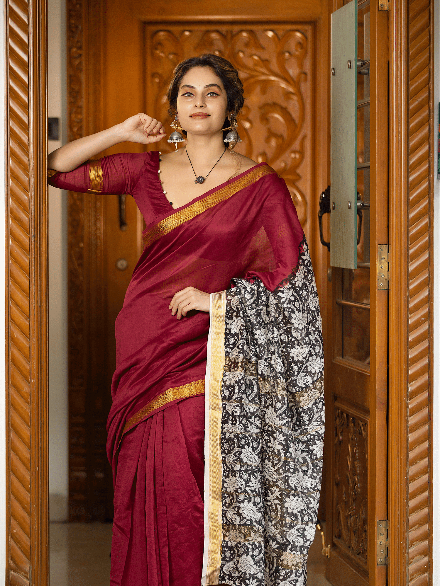 Black Beauty (Saree + Unstitched Blouse Piece)