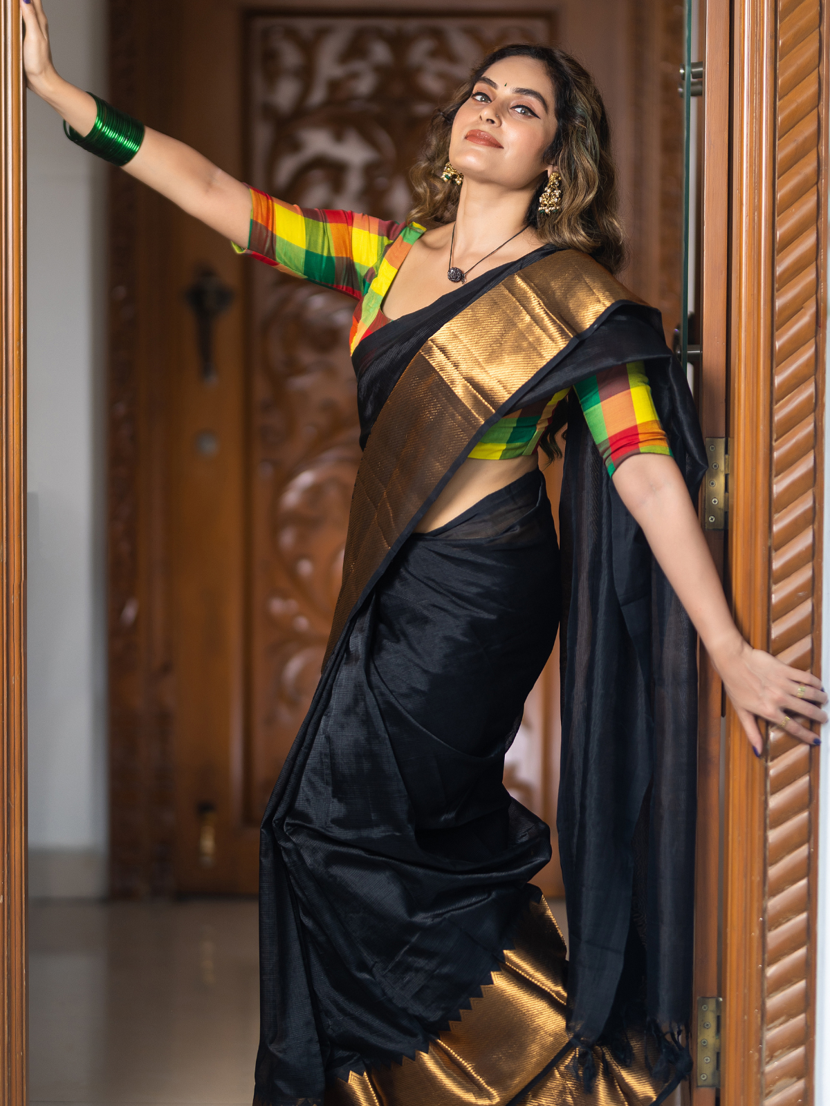 Siya (Handwoven Silk Cotton Saree + Running Blouse Fabric)