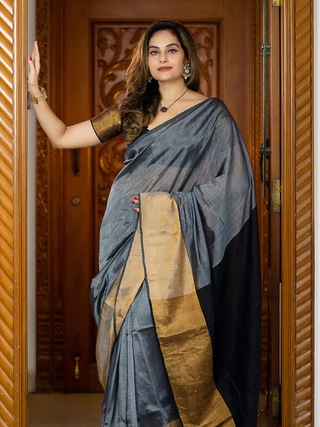 Ishika (Handwoven Silk Cotton Saree + Blouse Piece)