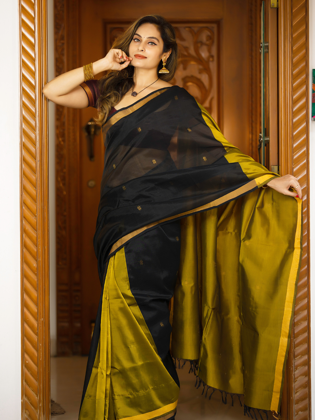 Tarini ( Pure Pattu Saree Handwoven + Blouse Piece)