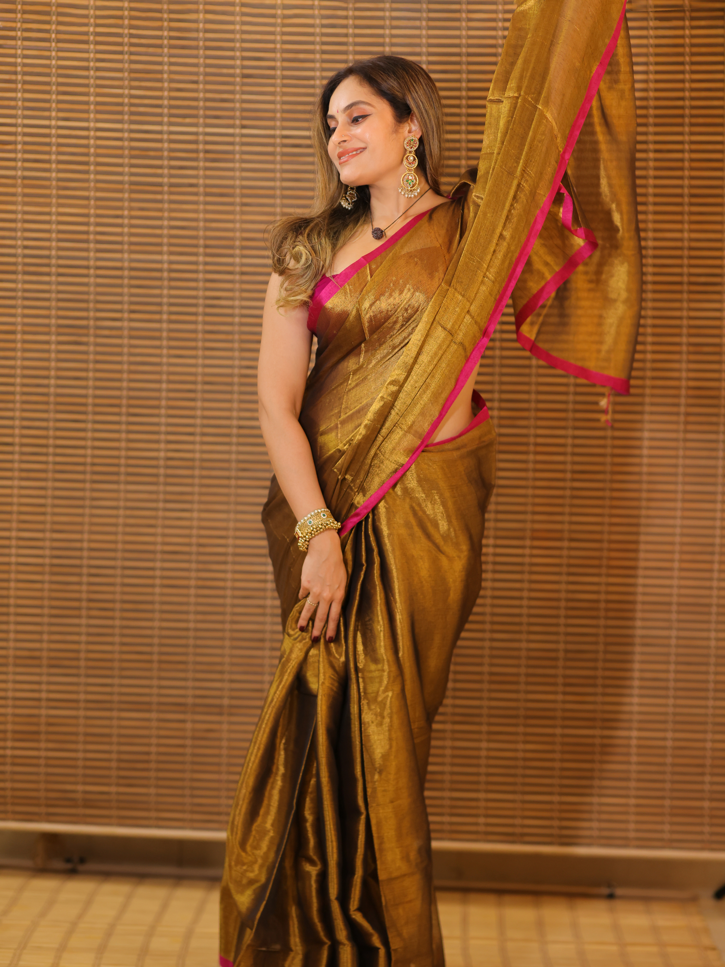 Swarna Rekha (Tissue Mul Saree)