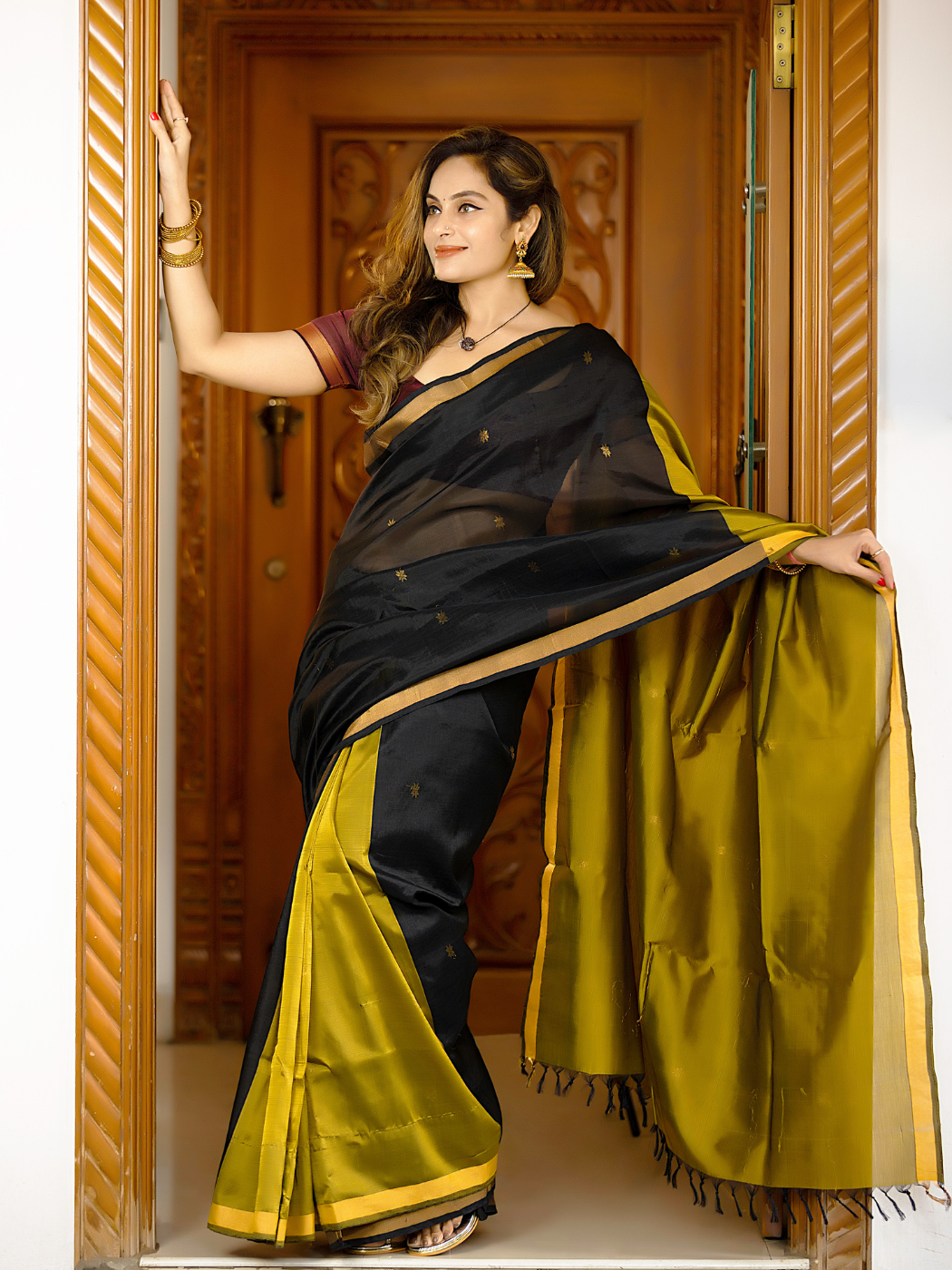 Tarini ( Pure Pattu Saree Handwoven + Blouse Piece)