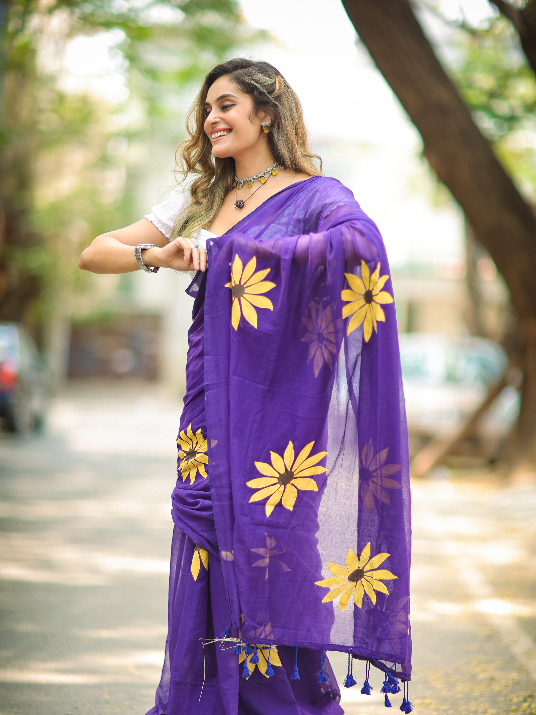 Sunahara Saavan (Pure Mul Cotton Saree + Unstitched Blouse Piece)