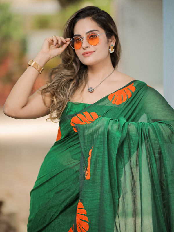 Comment Queen (Hand Embroidery Mul Mul Cotton Saree)