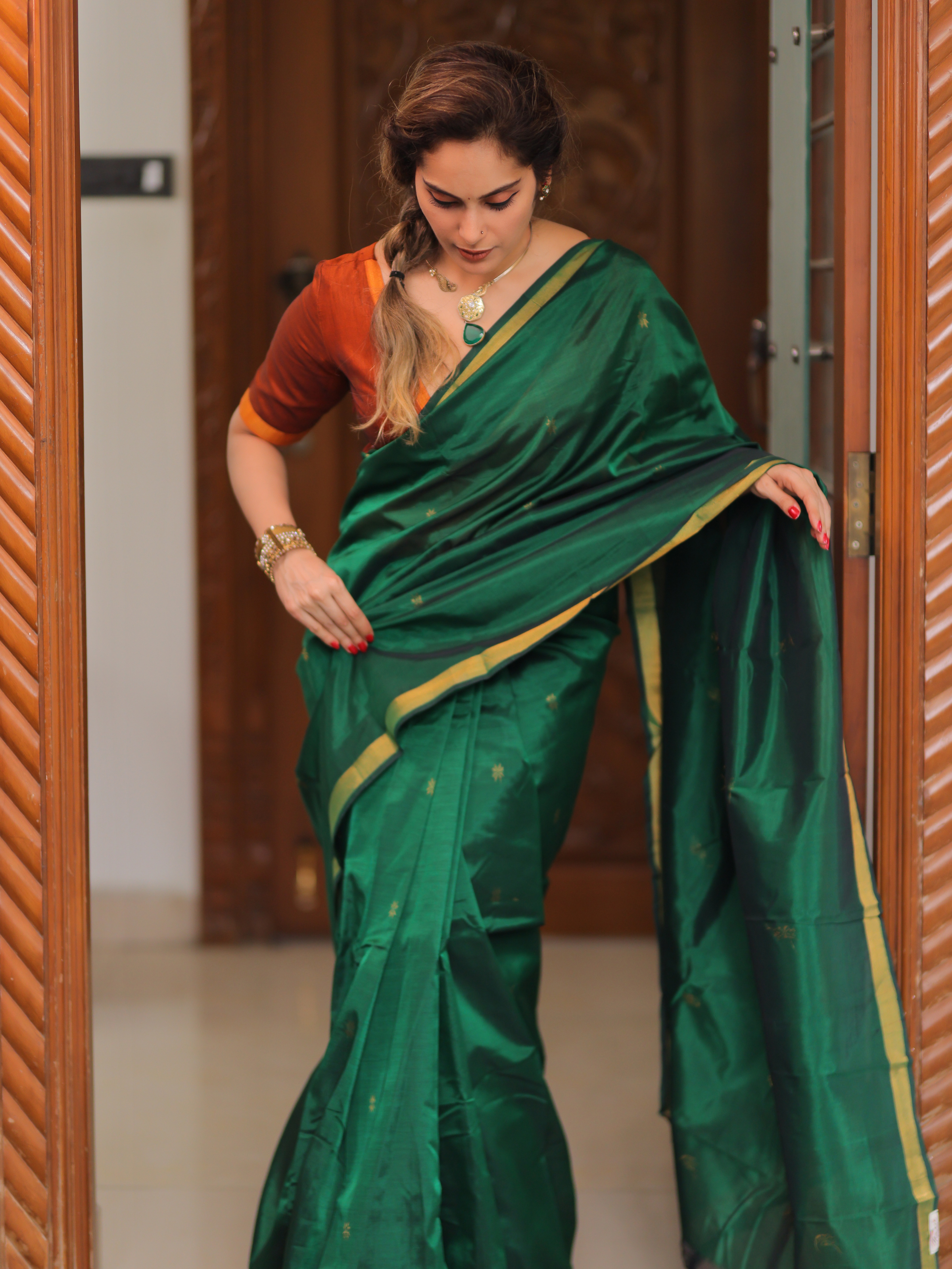 Manikarnika (Pure Pattu Saree Handwoven)