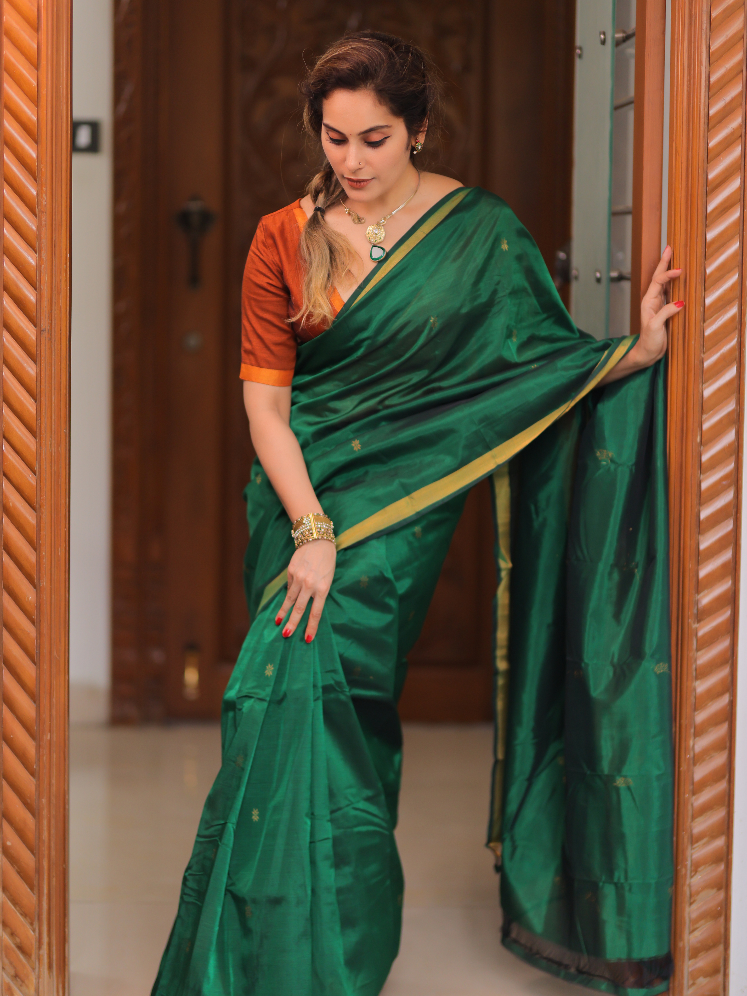 Manikarnika (Pure Pattu Saree Handwoven)