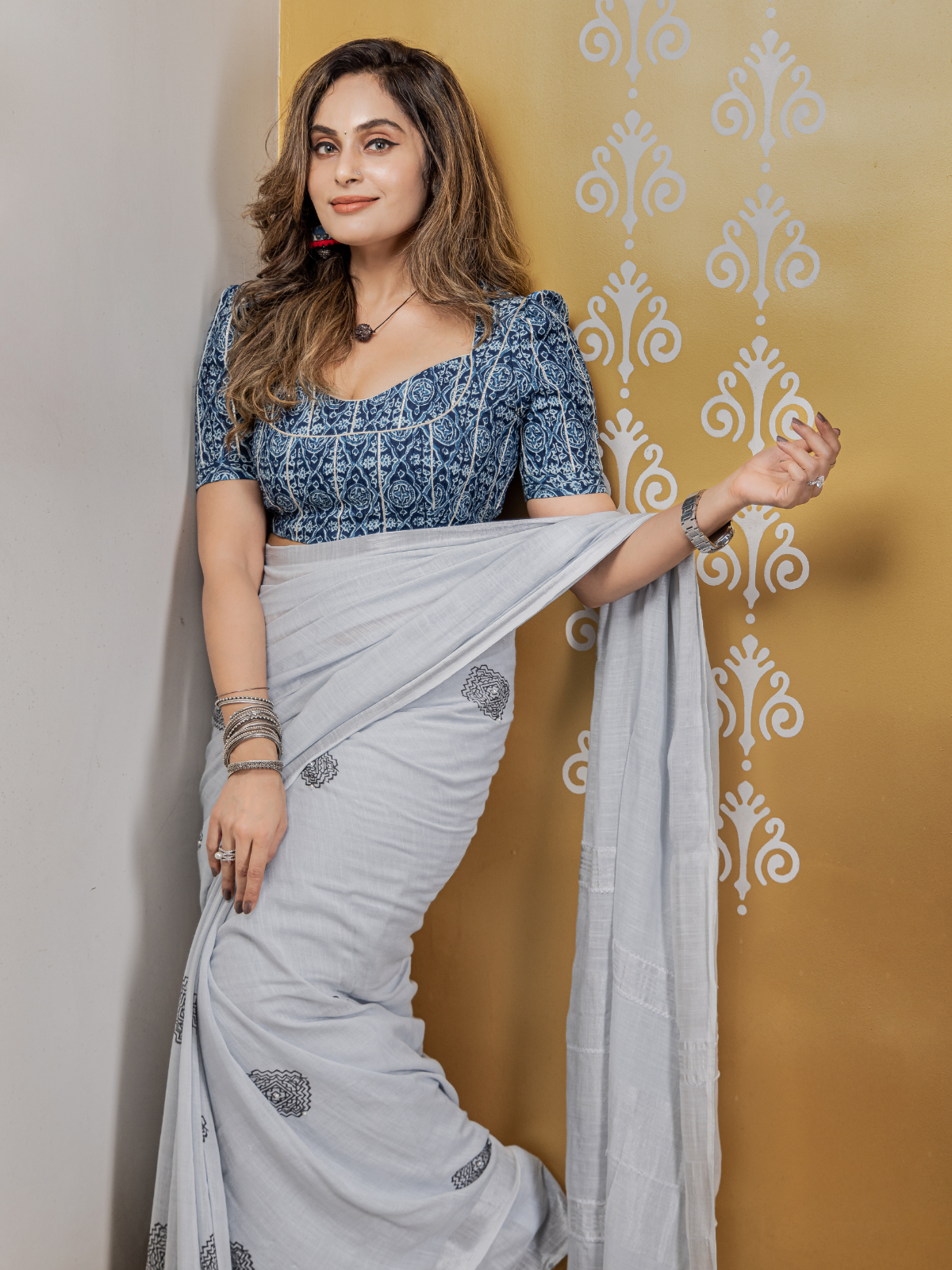 Pearled Burfis (Soft Linen Saree)