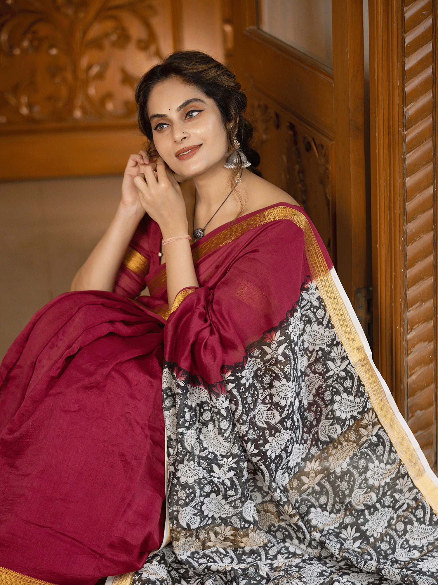 Black Beauty (Saree + Unstitched Blouse Piece)