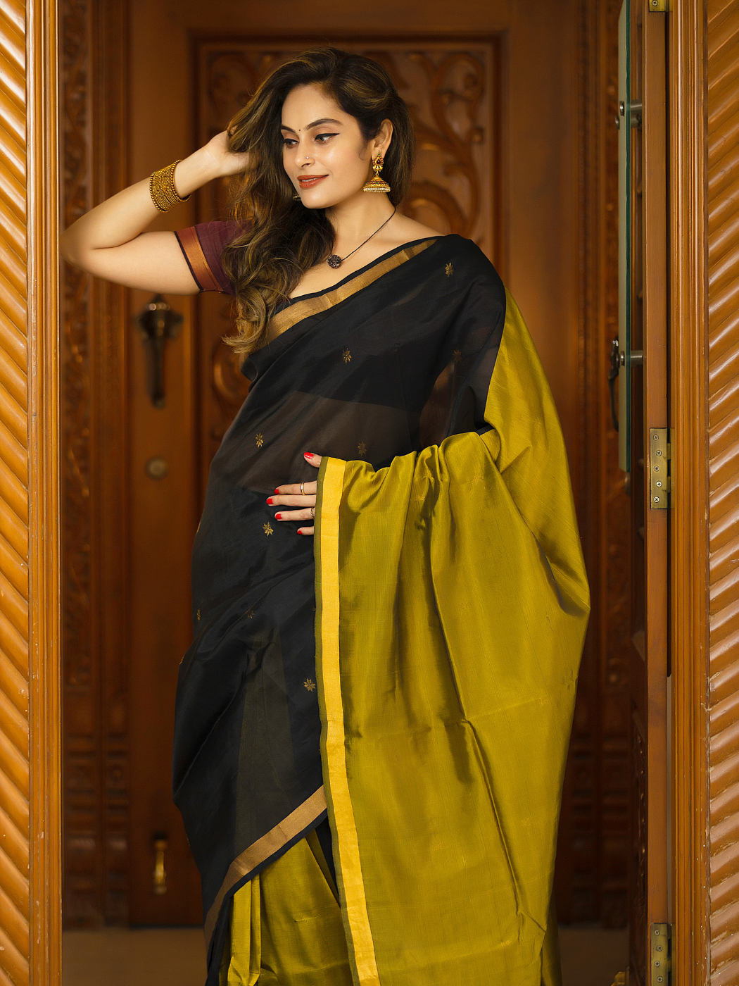 Tarini ( Pure Pattu Saree Handwoven + Blouse Piece)