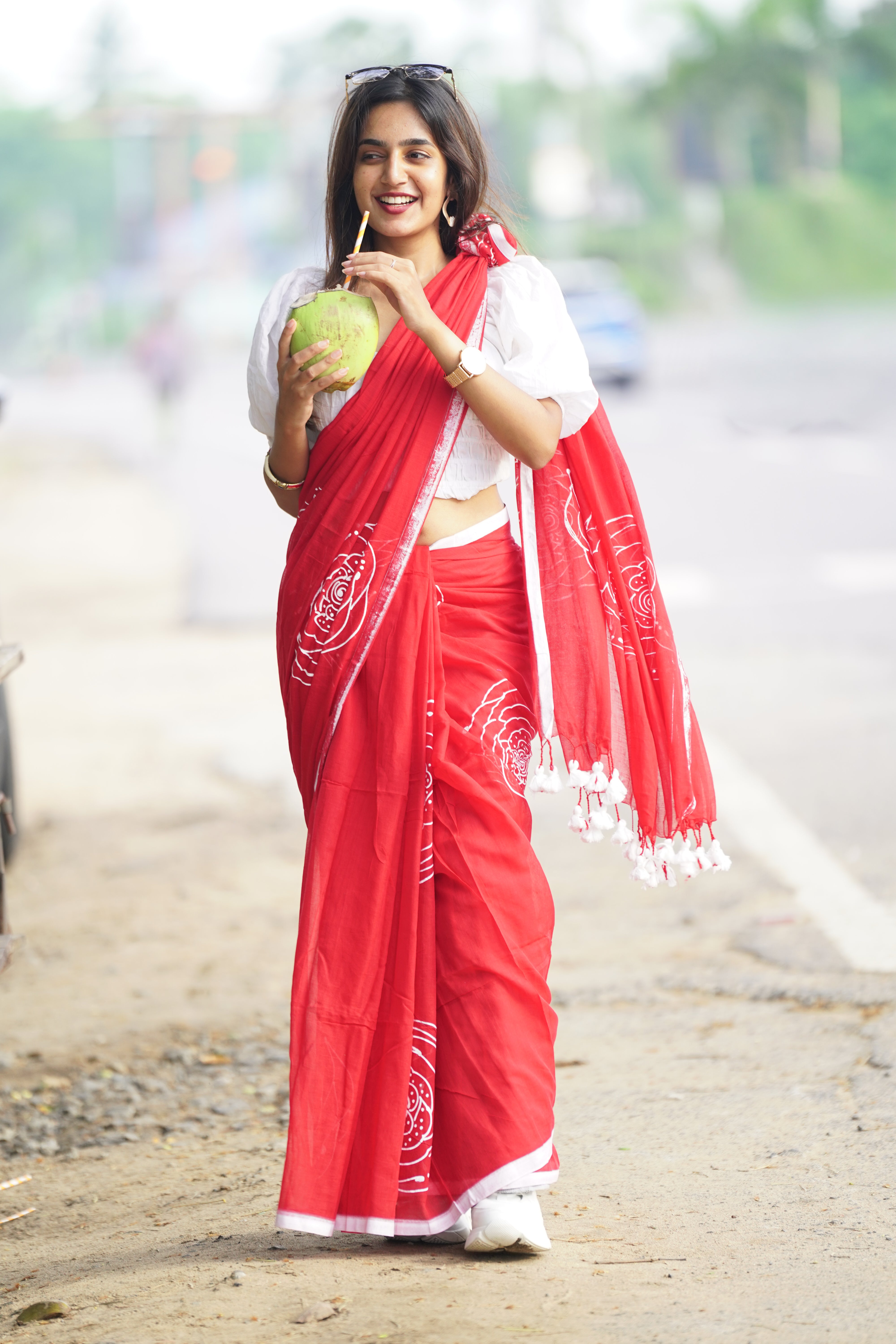 Bold Crimson Bloom (Mul Cotton Saree)