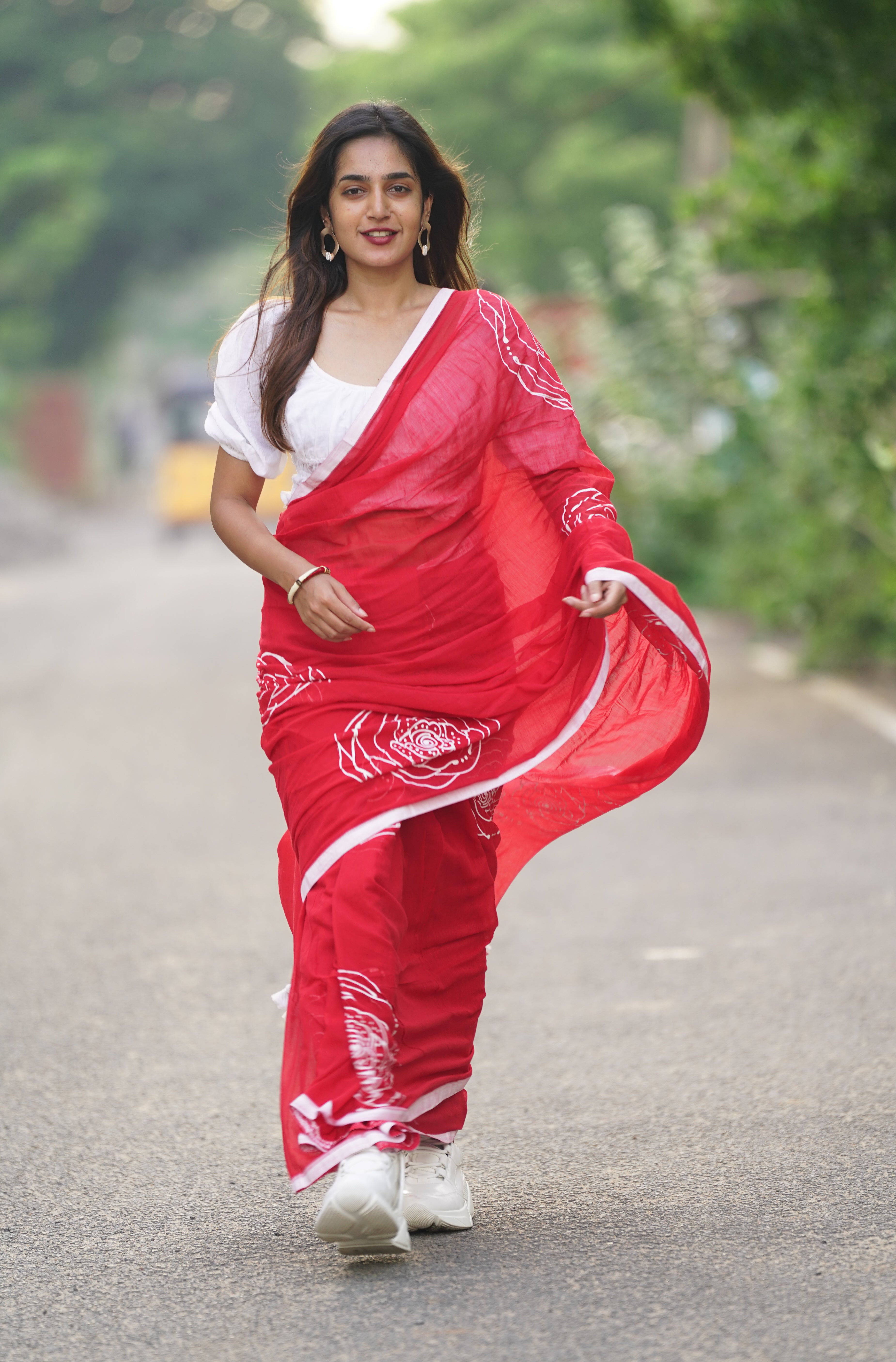 Bold Crimson Bloom (Mul Cotton Saree)