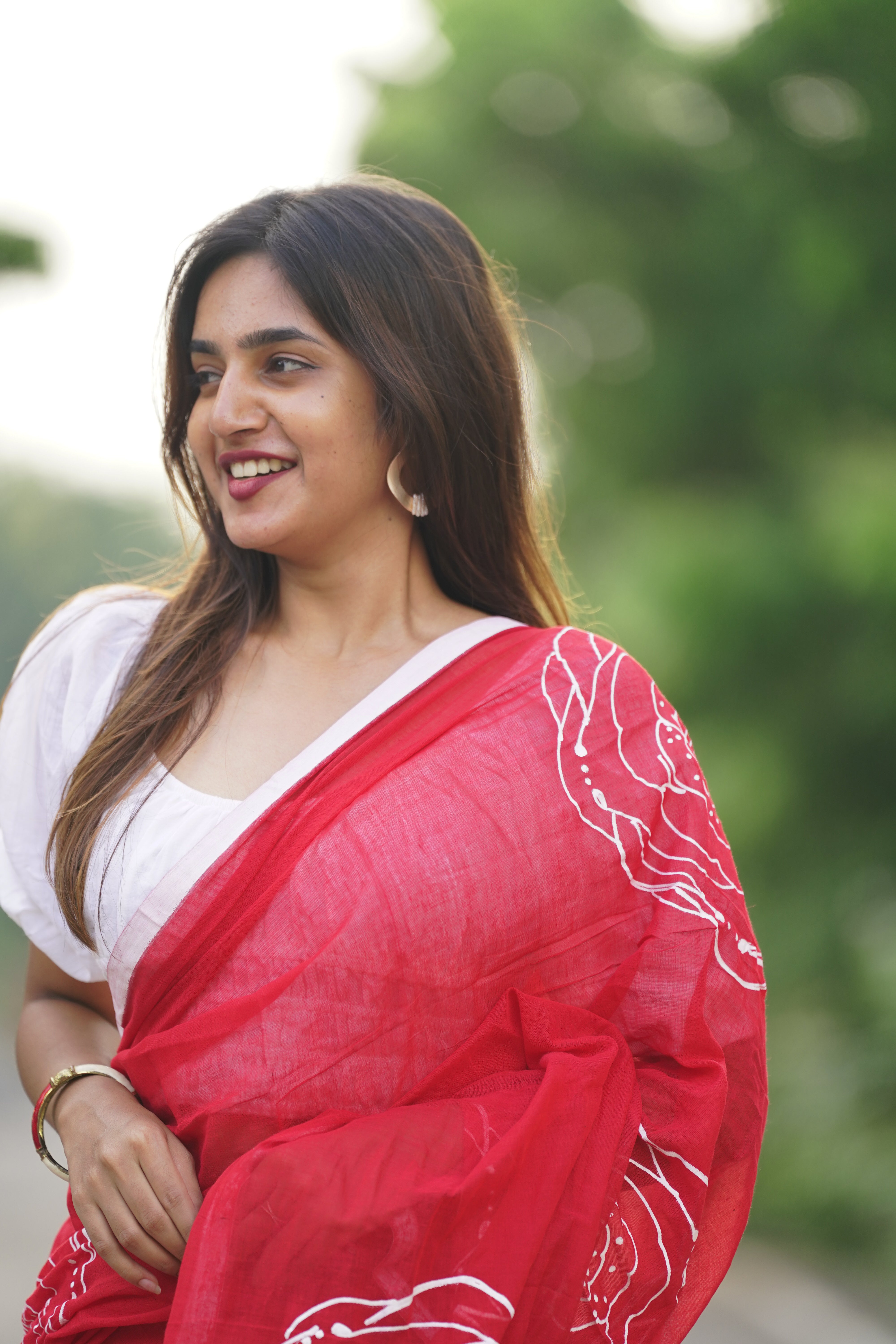 Bold Crimson Bloom (Mul Cotton Saree)