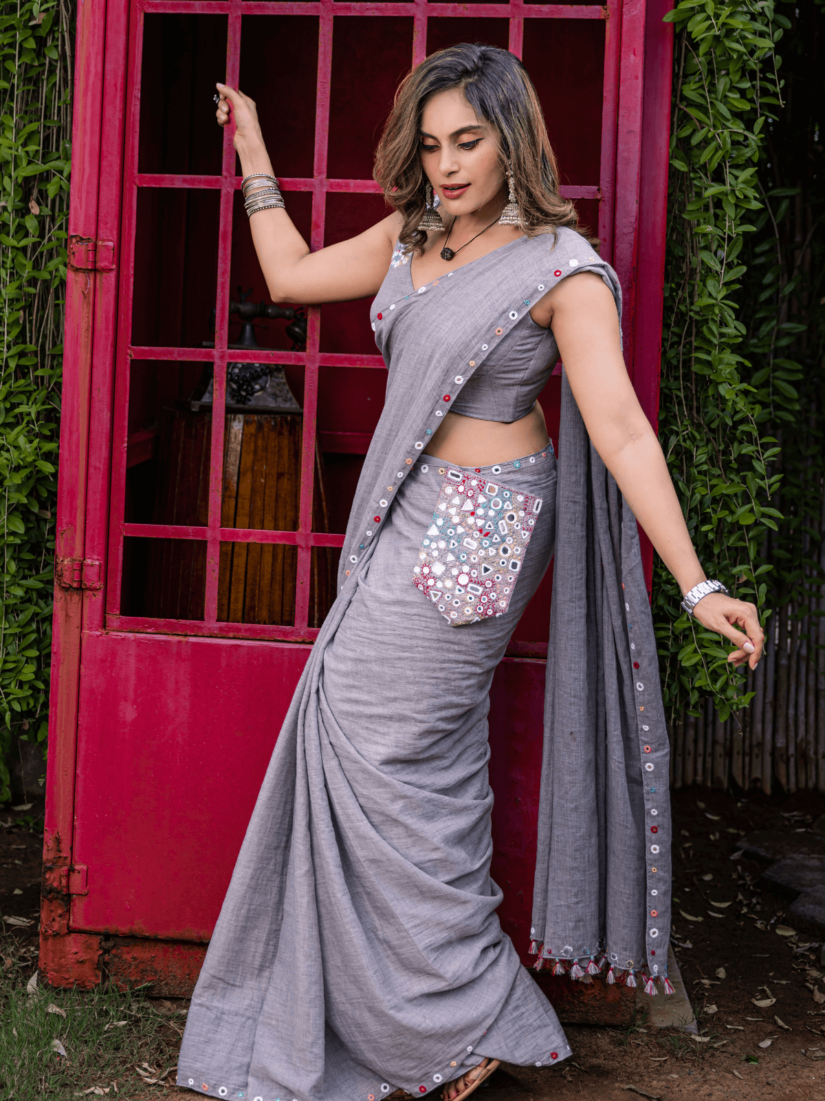 Chamakta Aina Saree With Pocket (Shimmering Reflections)