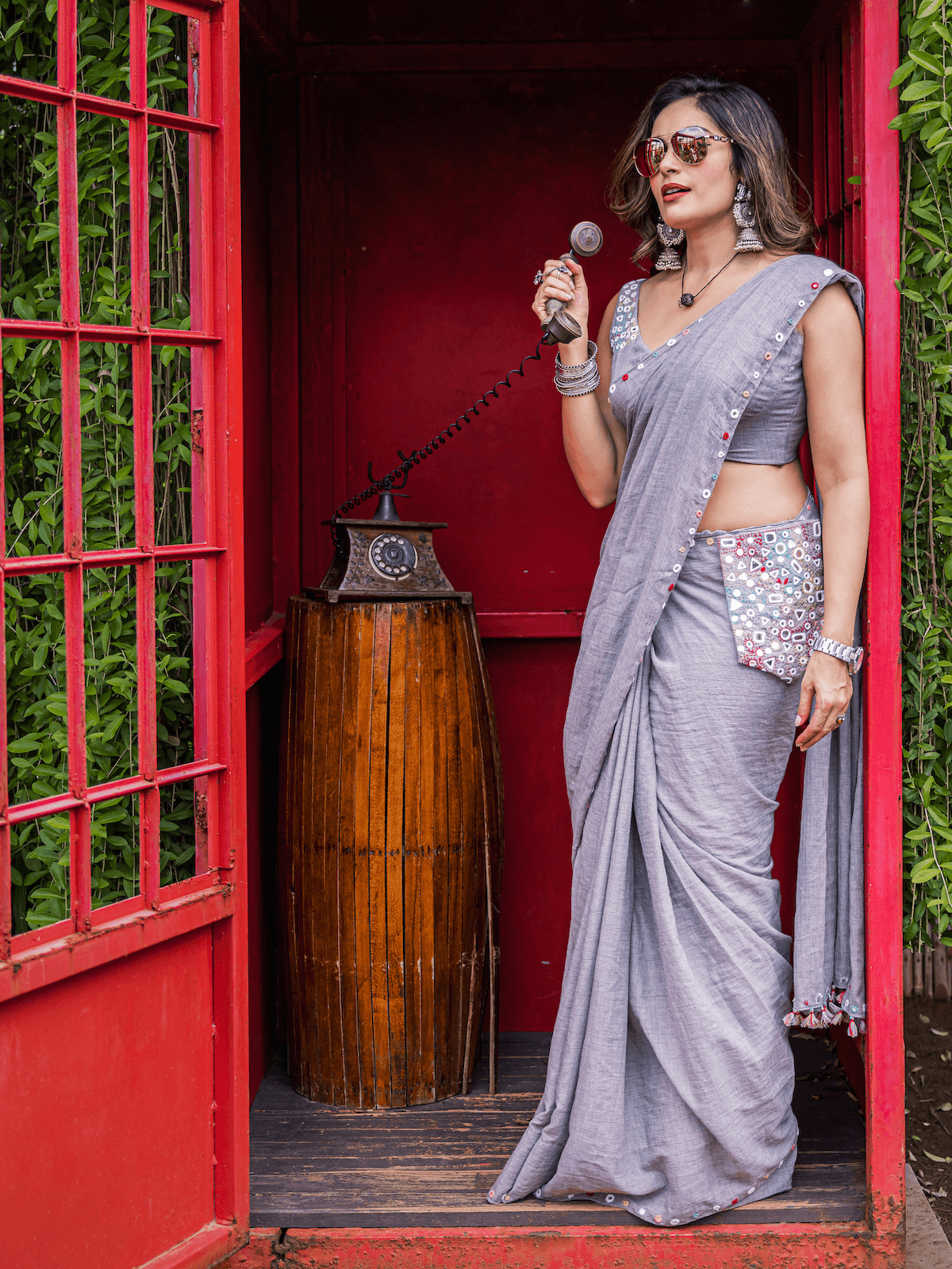 Chamakta Aina Saree With Pocket (Shimmering Reflections)