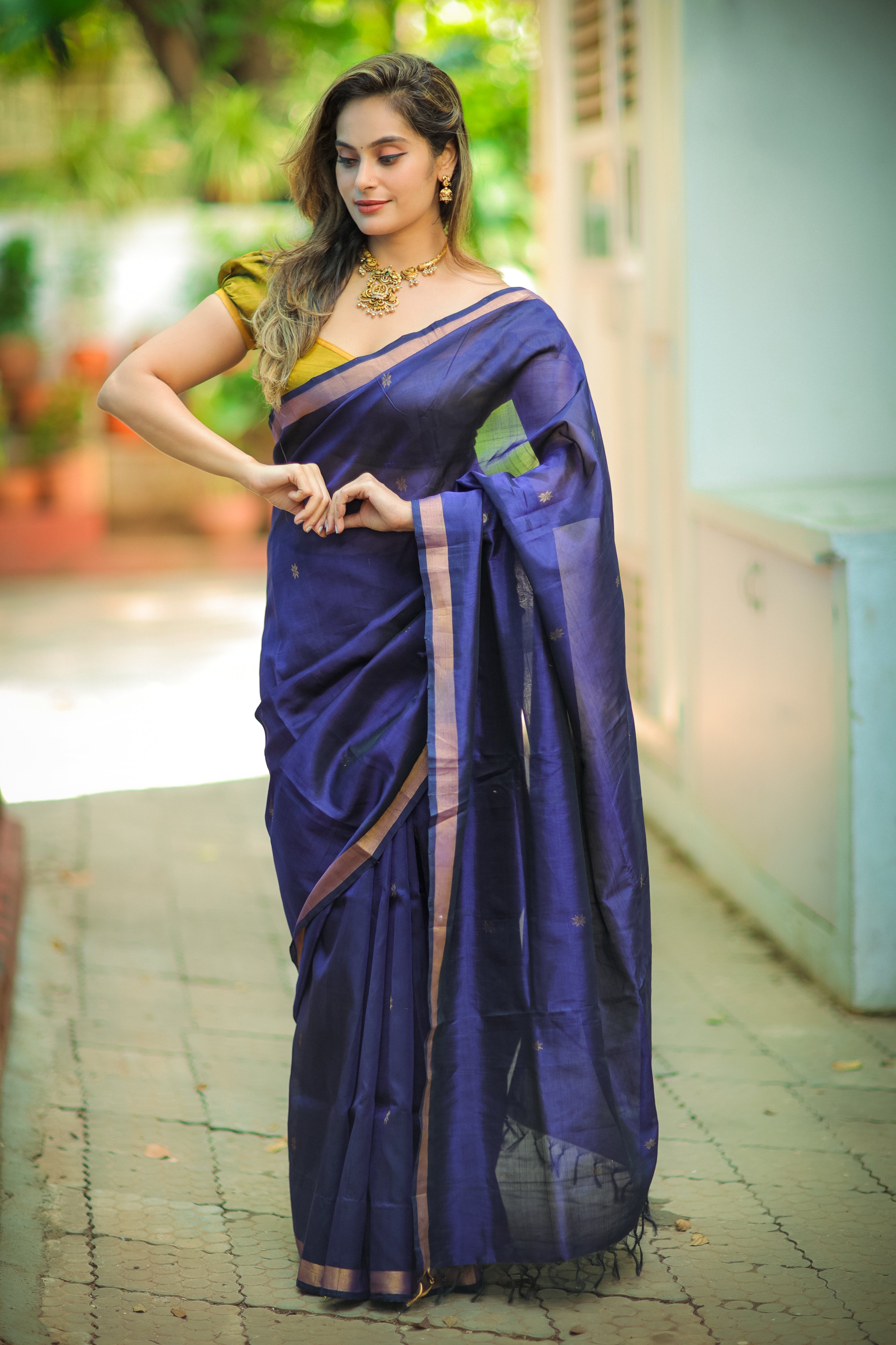 Kanchi Pattu Sarees - Couple photo in saree pallu ❤️ . Pure kanchipuram  silk saree made with 2 gram gold zari . The photo comes while weaving the  saree. It is not