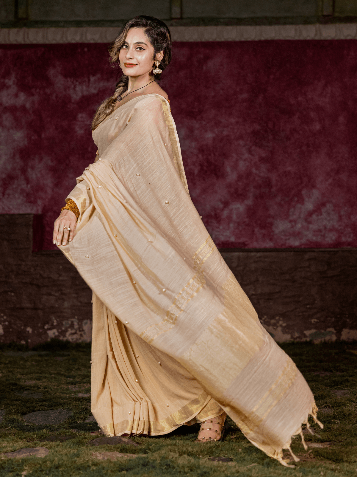 Sati Cream Colored Benarasi Cotton Saree at Rs 2500 | बनारसी सूती साड़ी in  Kolkata | ID: 8399573873