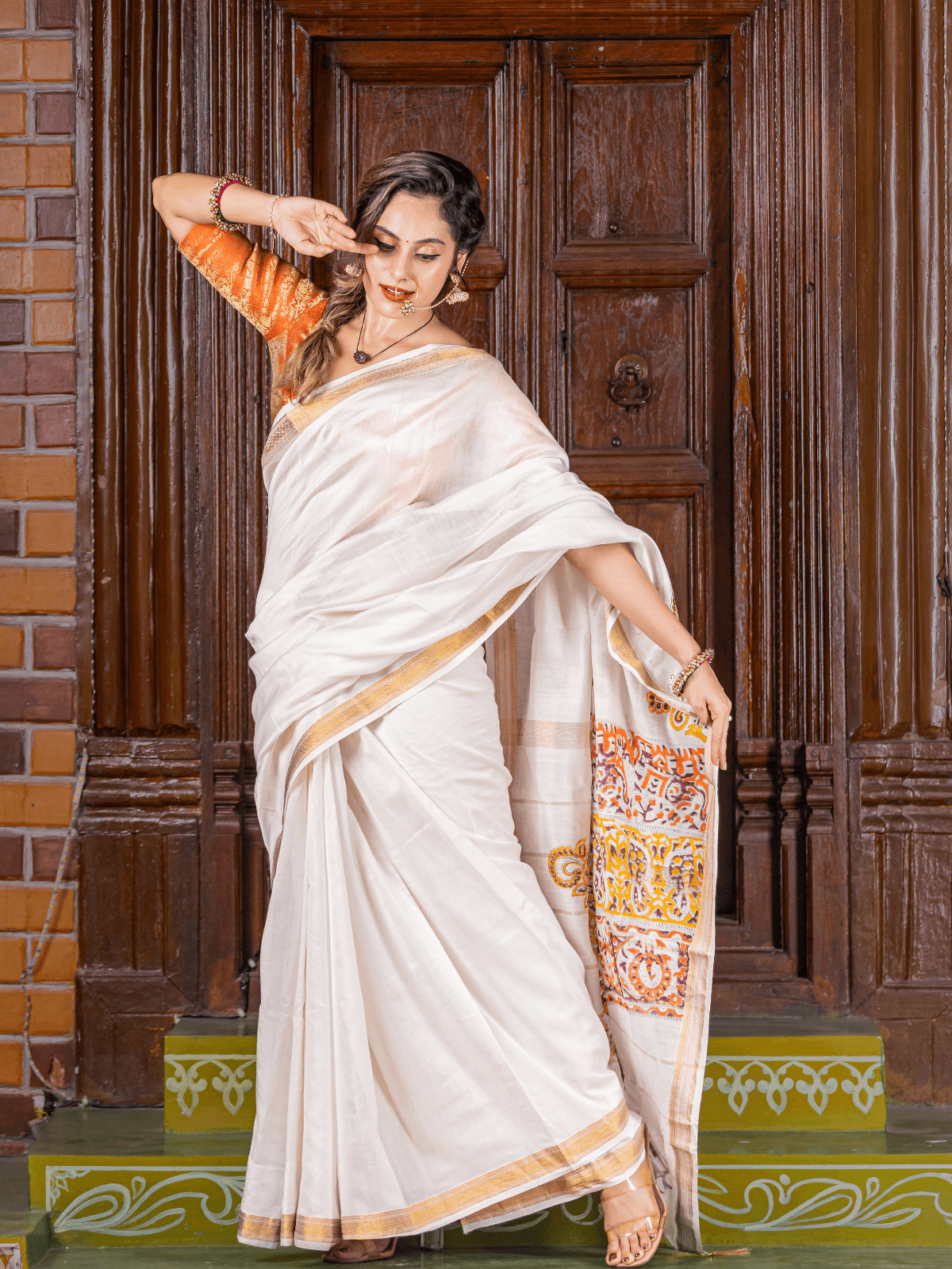 Manjari (Saree + Unstitched Blouse Piece)