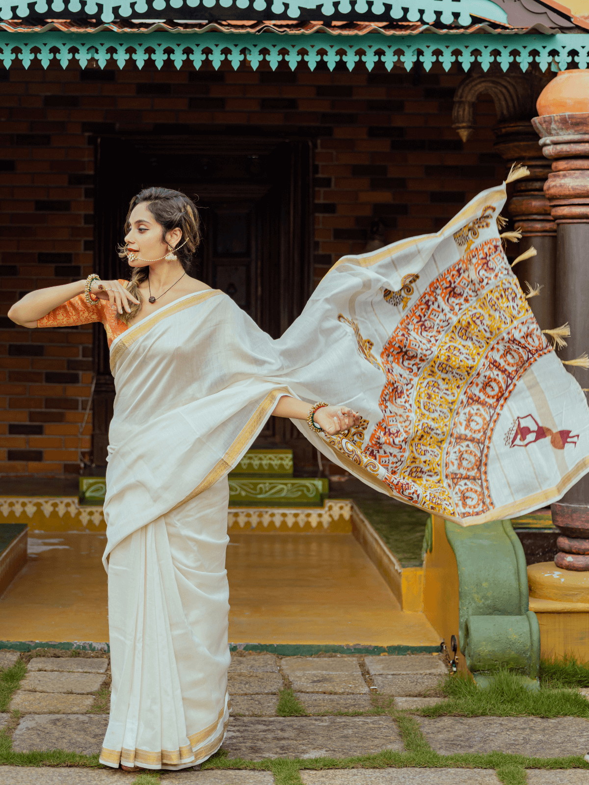 Manjari (Saree + Unstitched Blouse Piece)