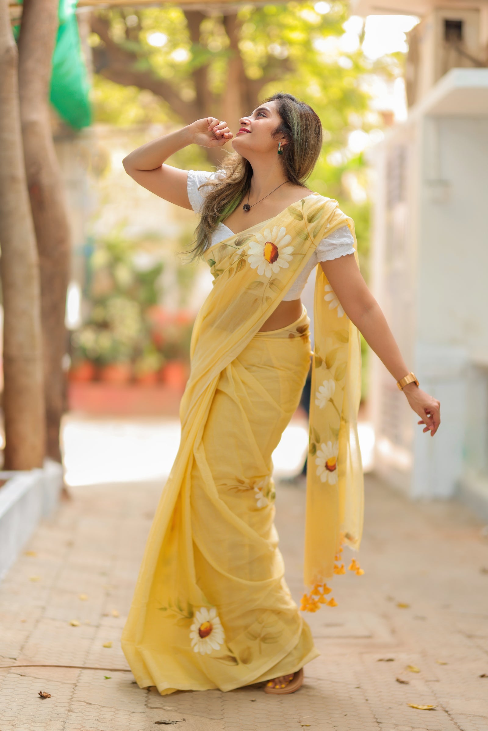 Hum Tum (Pure HAND PAINTED Mul Cotton Saree + Unstitched Blouse Piece)